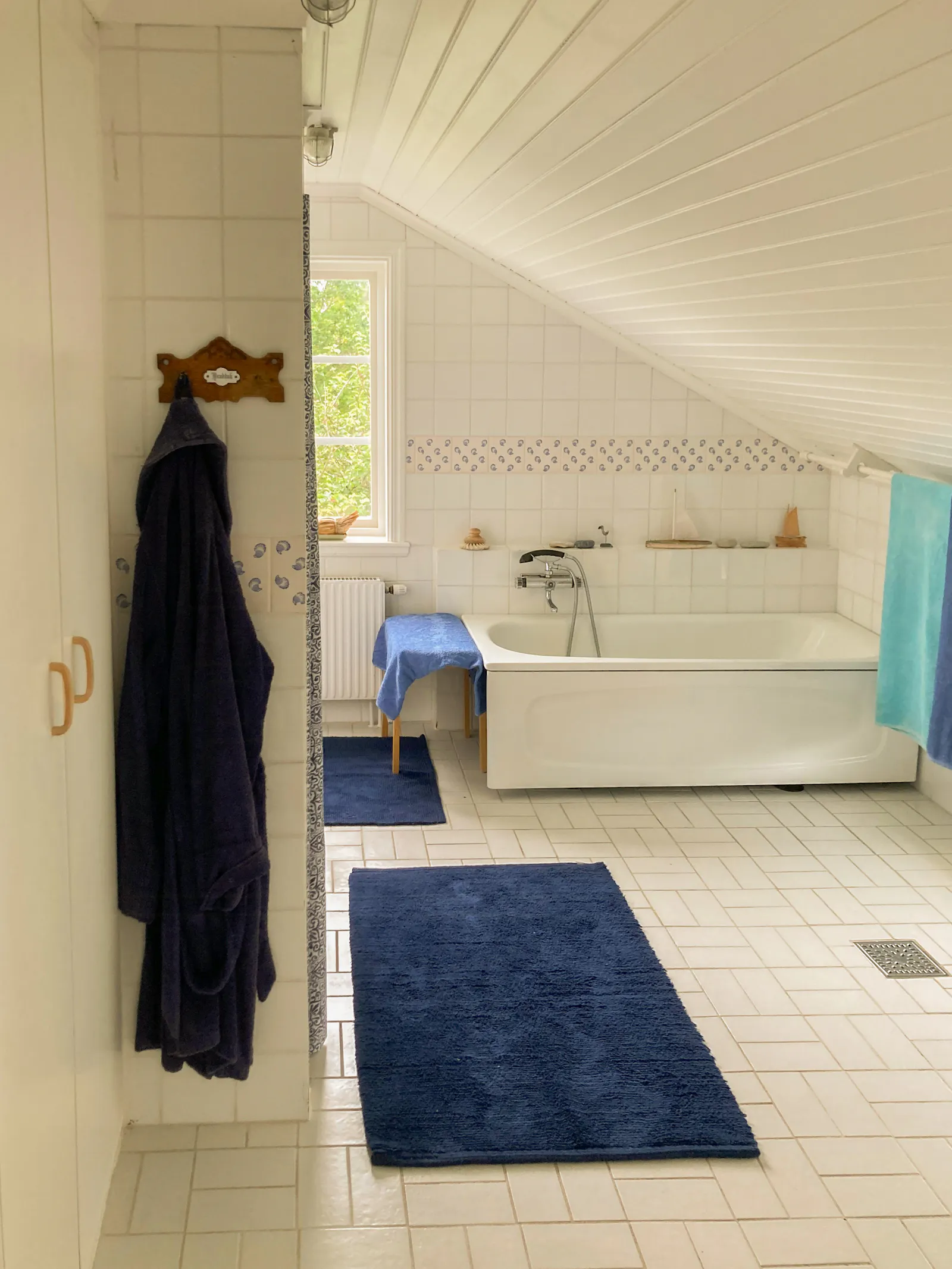 Gårdshus i Bohuslän nära hav och natur – bild 22 av 24