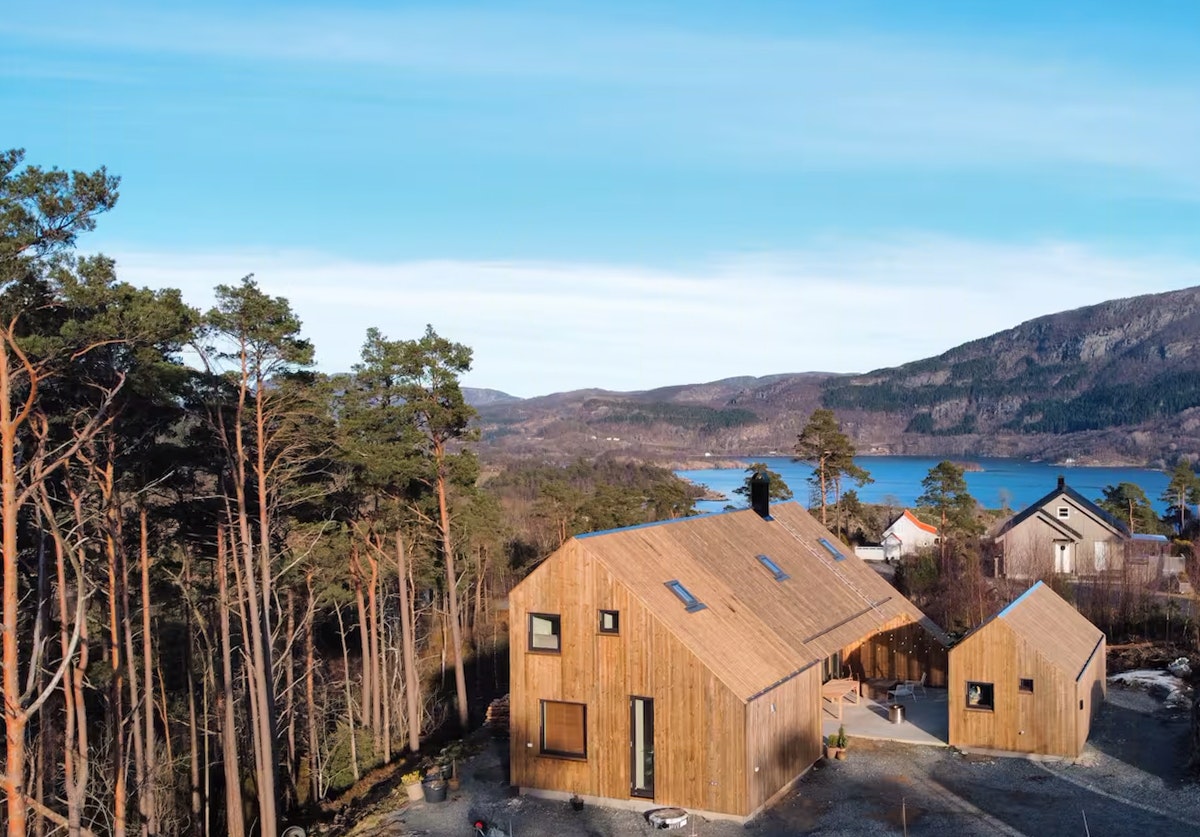 Sommerhuse i Stavanger med båd cover image