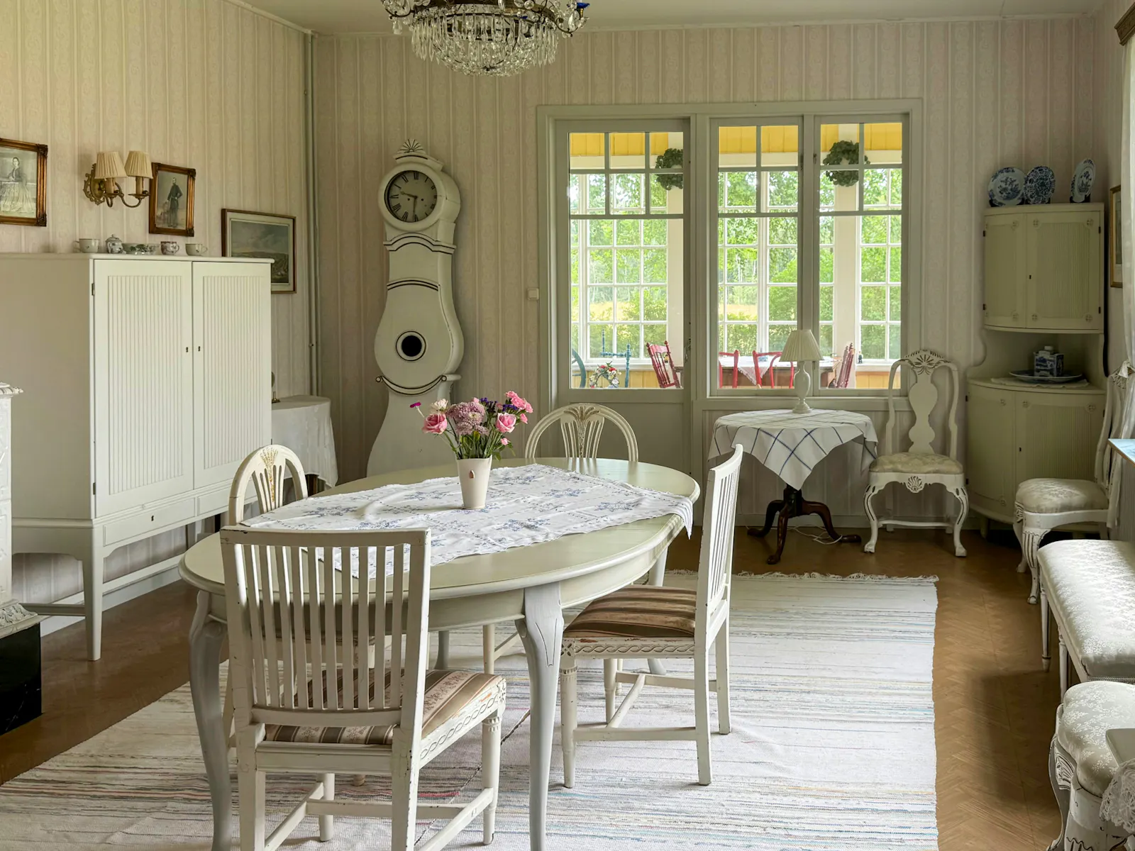 Historisk prästgård vid sjön i Dalskog – bild 3 av 24