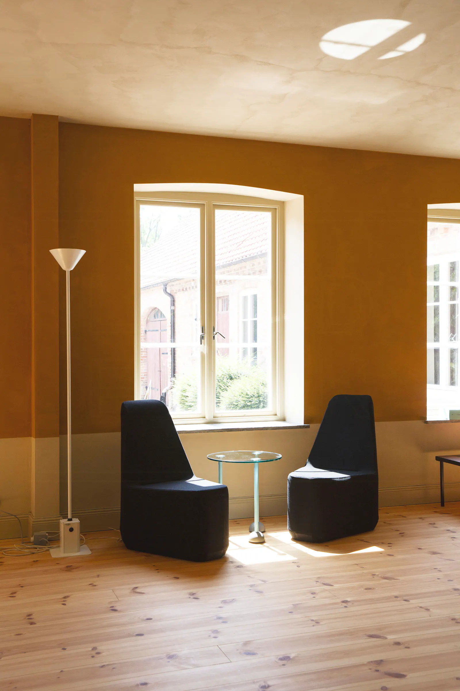 Stilfull gård med designinteriör på Österlen – bild 18 av 24