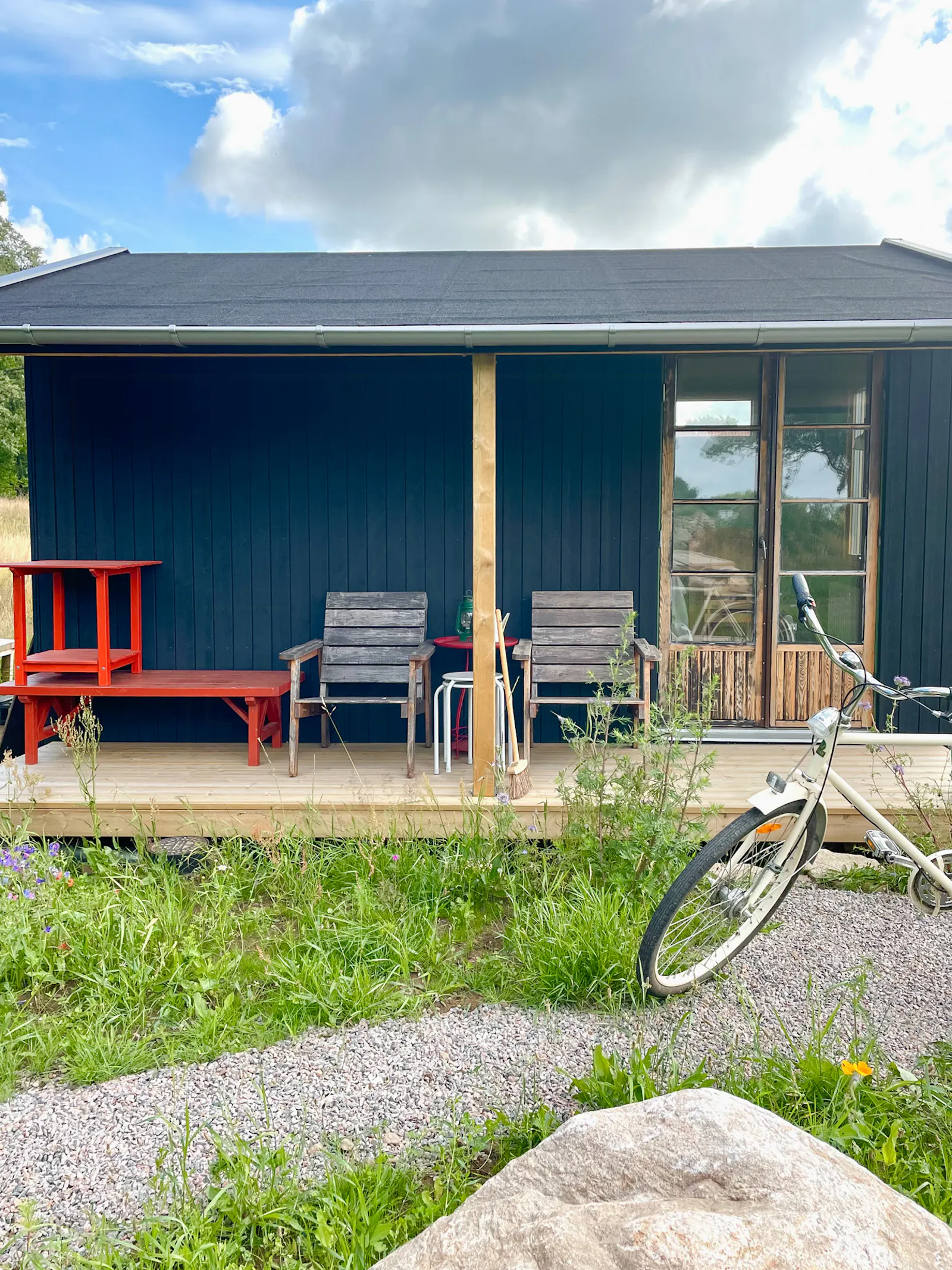 Modernt svart trähus på Bjärehalvön – bild 23 av 24