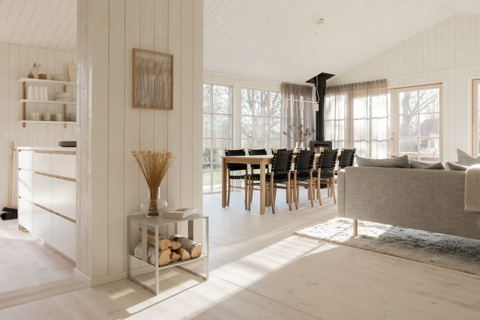 Drömgård i Stora Rör med lantlig idyll nära bad – bild 4 av 18