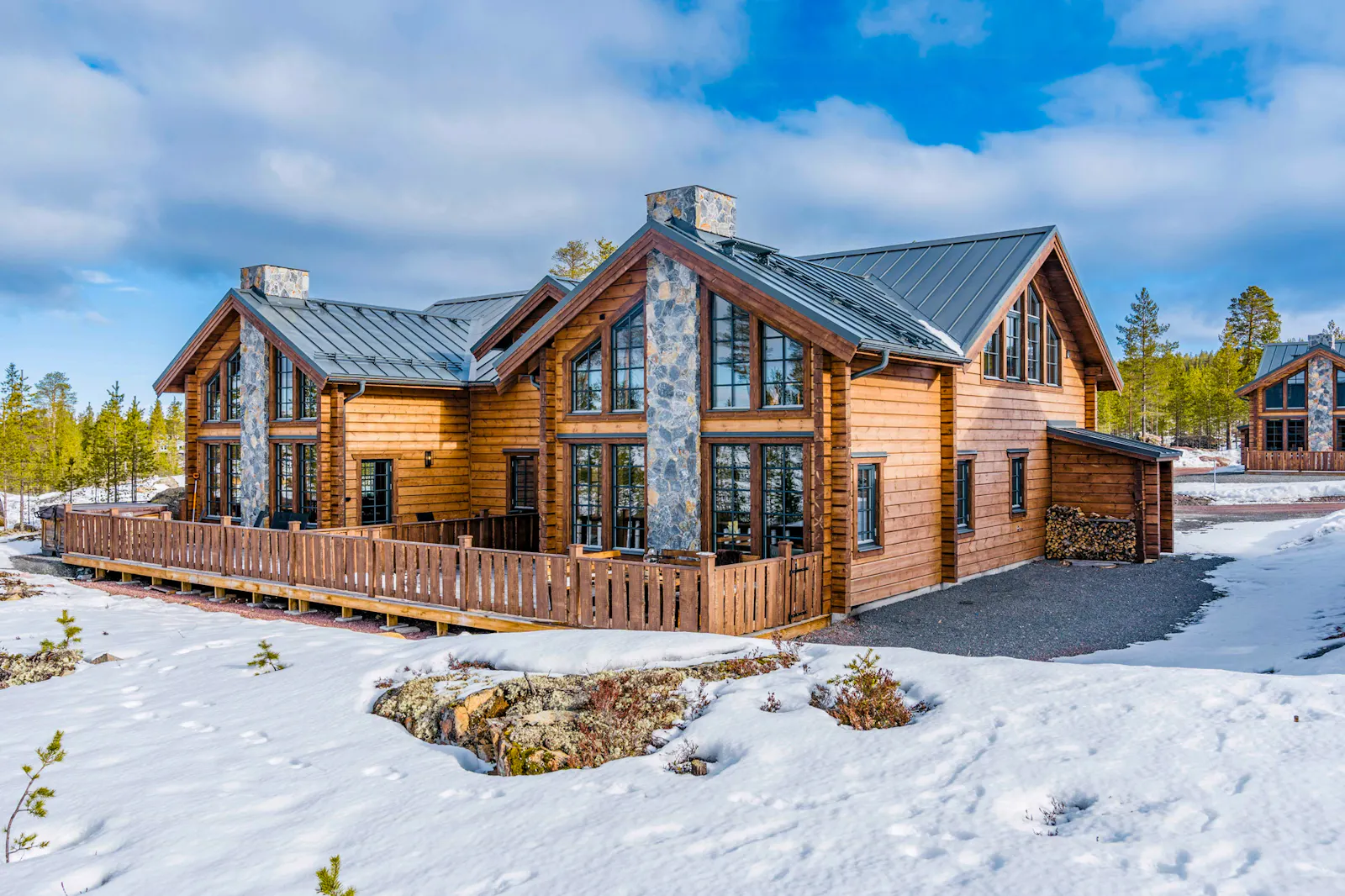 Fjällstuga med hög takhöjd och plats för 11 gäster – bild 2 av 24
