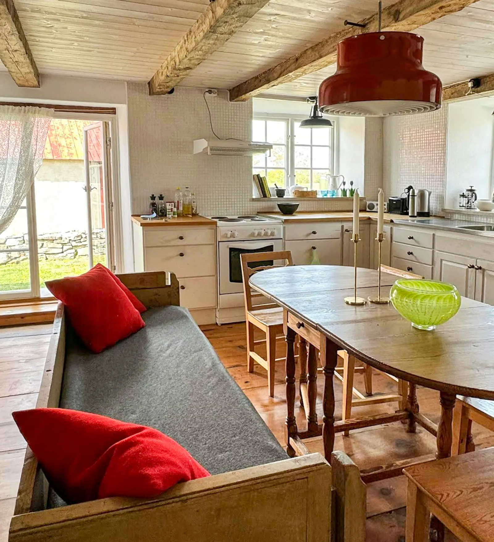 Traditionellt gårdshus vid Dämba sjö på Fårö – bild 7 av 19