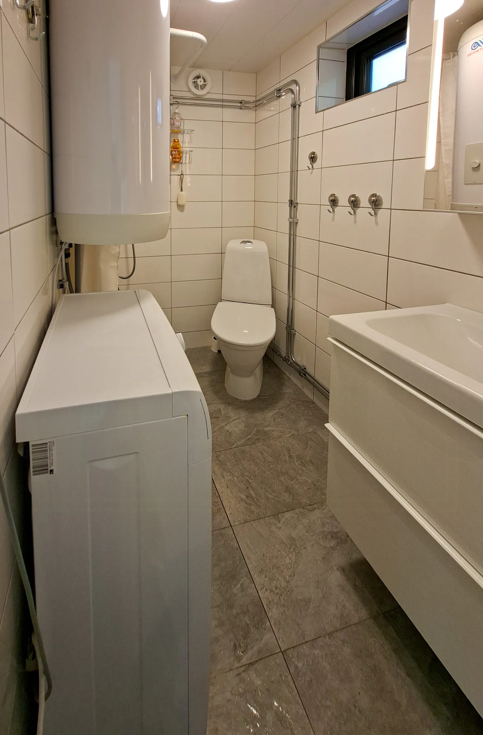 Stuga med sjöutsikt och båtliv vid Storsjön – bild 12 av 24