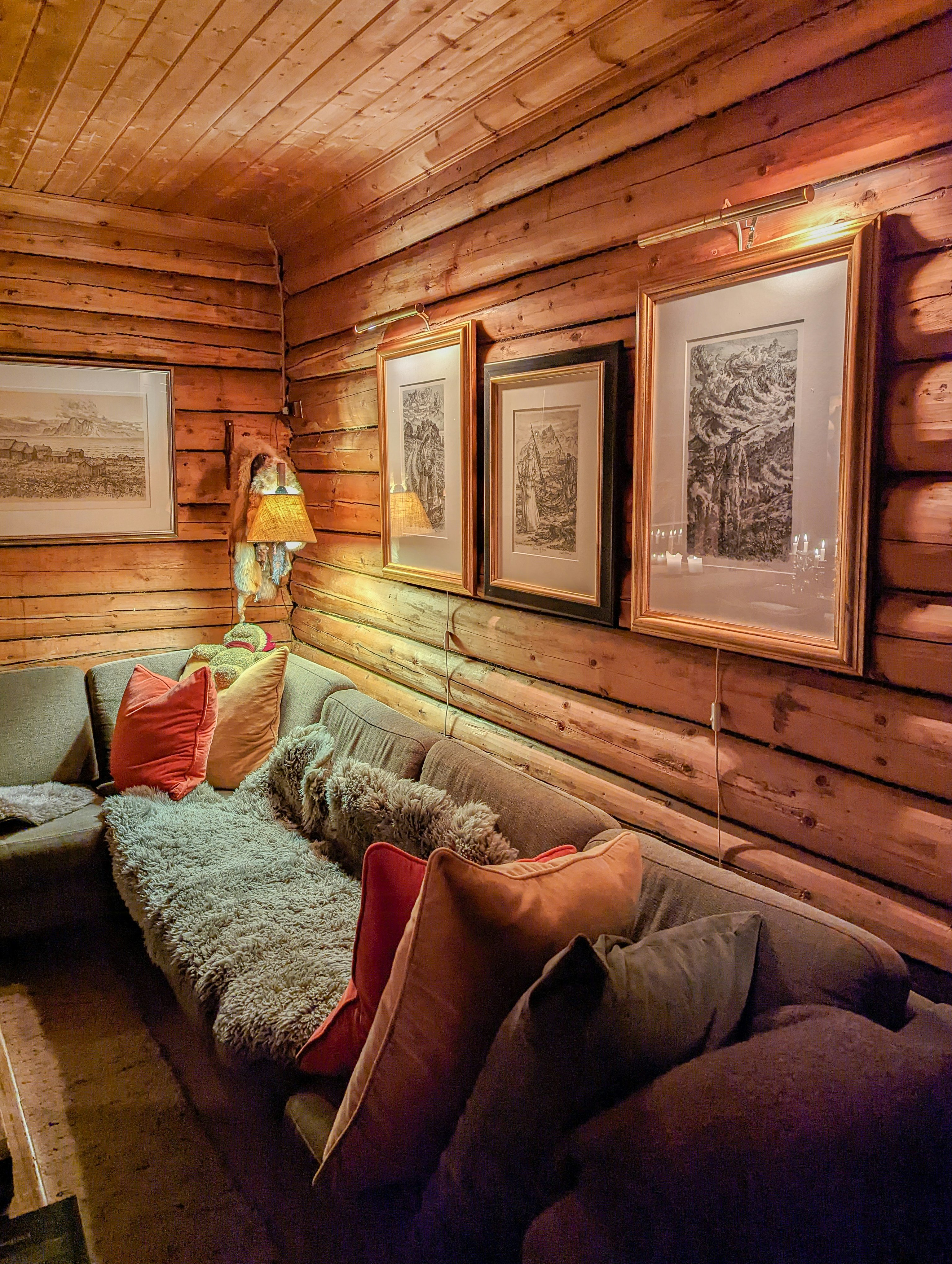 Alójese en una conmovedora cabaña diseñada por un arquitecto en Skeikampen, image size:2560x2560