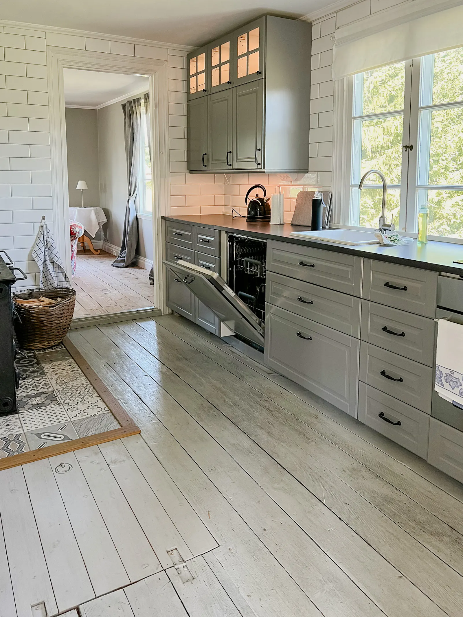 Stuga med glasveranda och vedugn i Kvilla – bild 4 av 21
