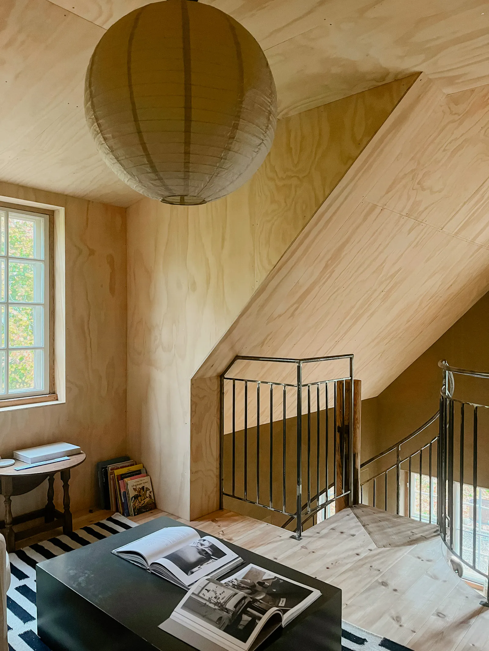 Designat hus med återbrukade detaljer i Österlen – bild 12 av 24