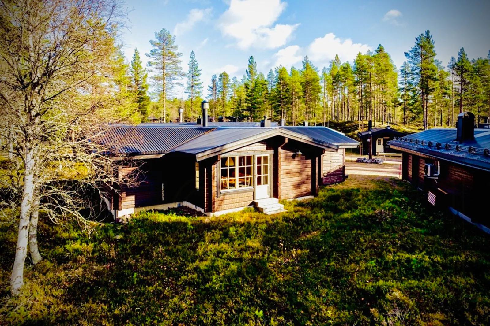 Timmerhus vid Hundfjällets vandringsleder – bild 2 av 24