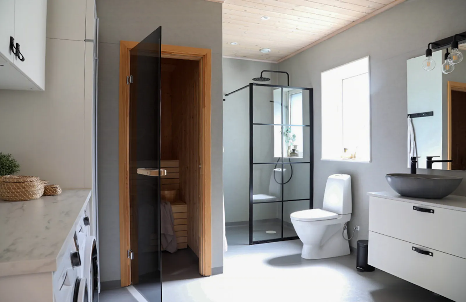 Sjöstuga med solnedgångar över Försjön – bild 14 av 24