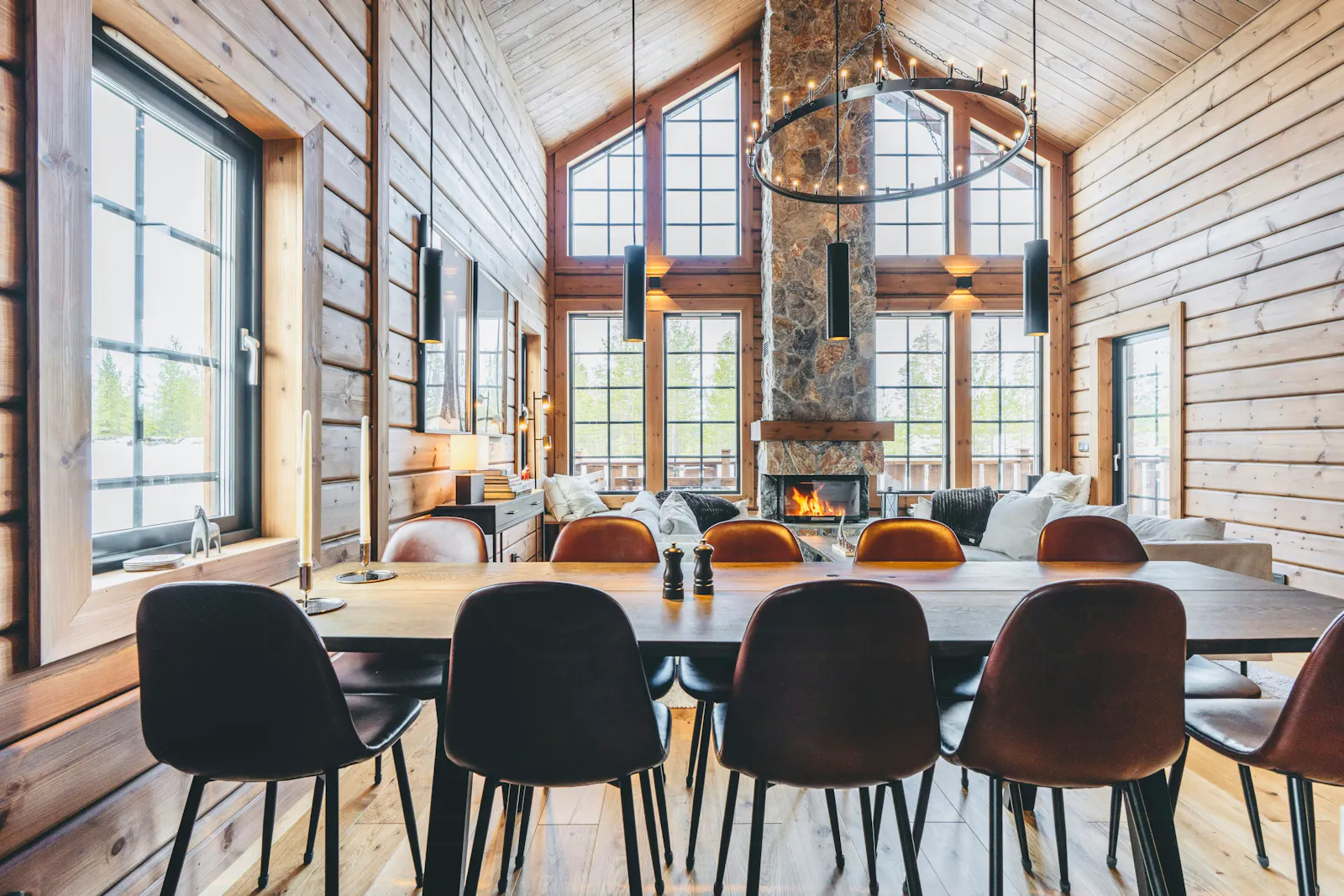 Fjällstuga med hög takhöjd och plats för 11 gäster – bild 9 av 24