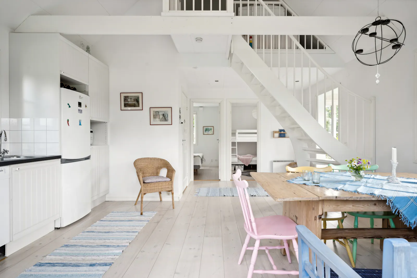 Sjönära sommarstuga med natur i Halland – bild 8 av 24