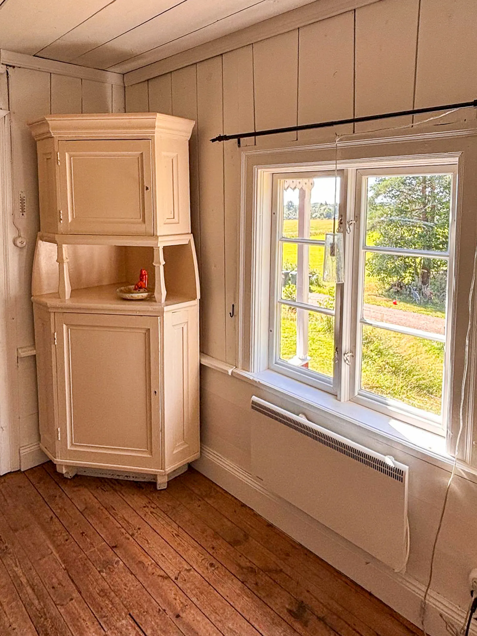 Timmerhus från 1800-talet vid ån i Gästrikland – bild 15 av 24