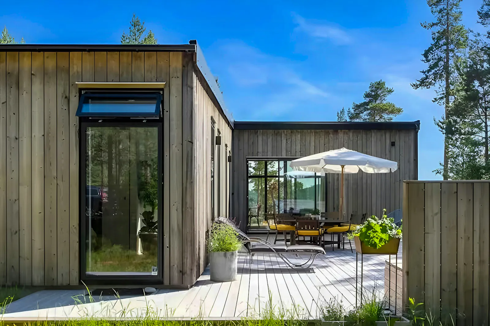 Arkitektritad villa vid klippbad i Höga kusten – bild 3 av 23