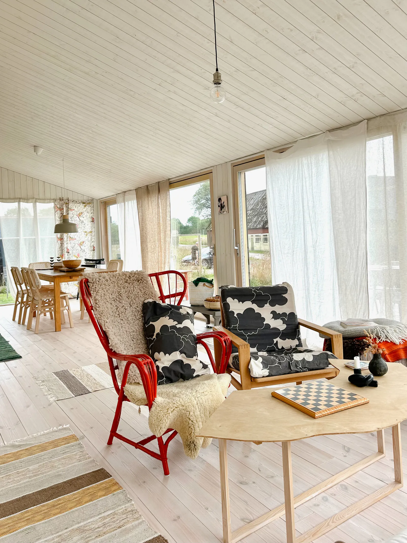 Modernt svart trähus på Bjärehalvön – bild 11 av 24