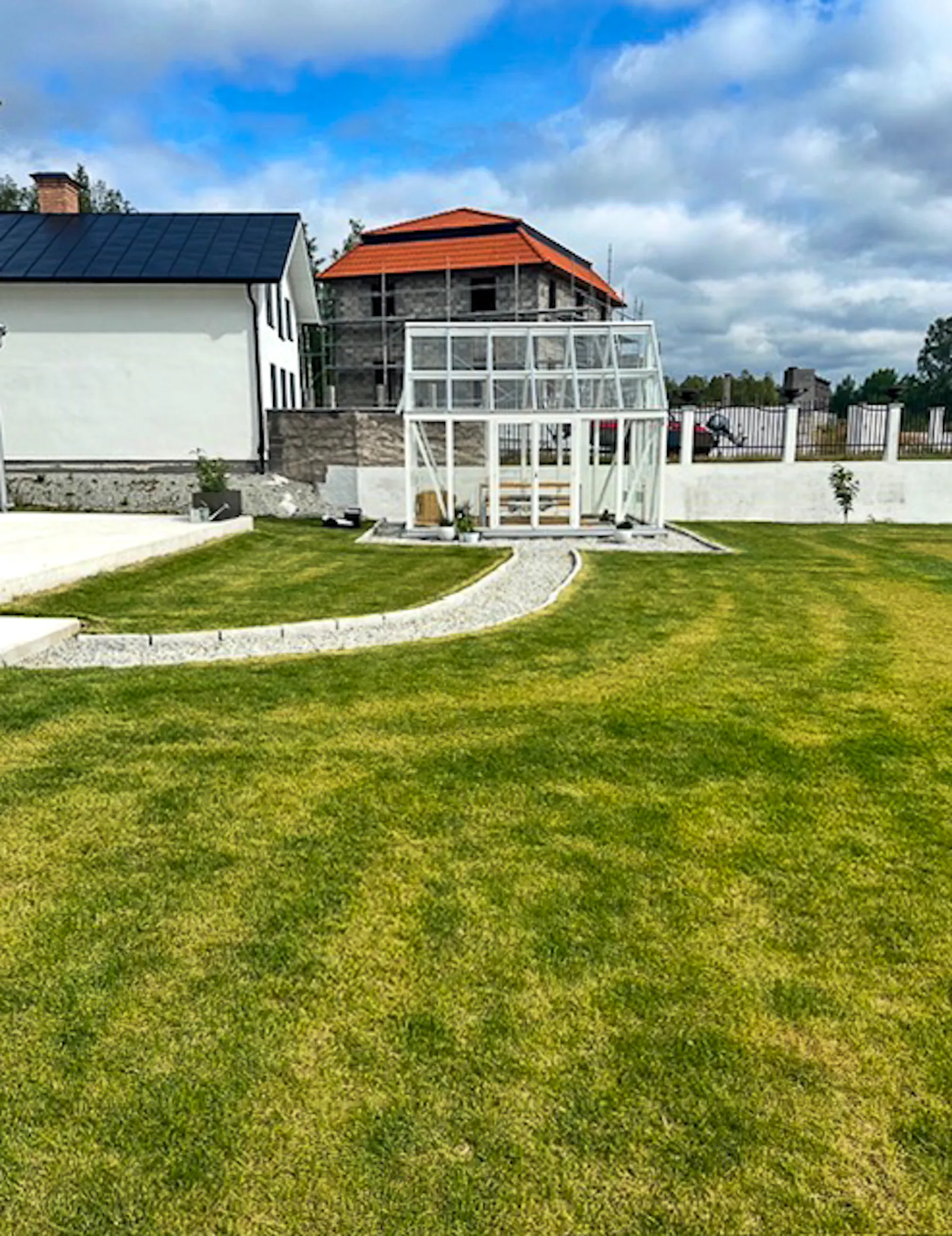 Nybyggt hus med sjöutsikt vid Vevungen – bild 20 av 24