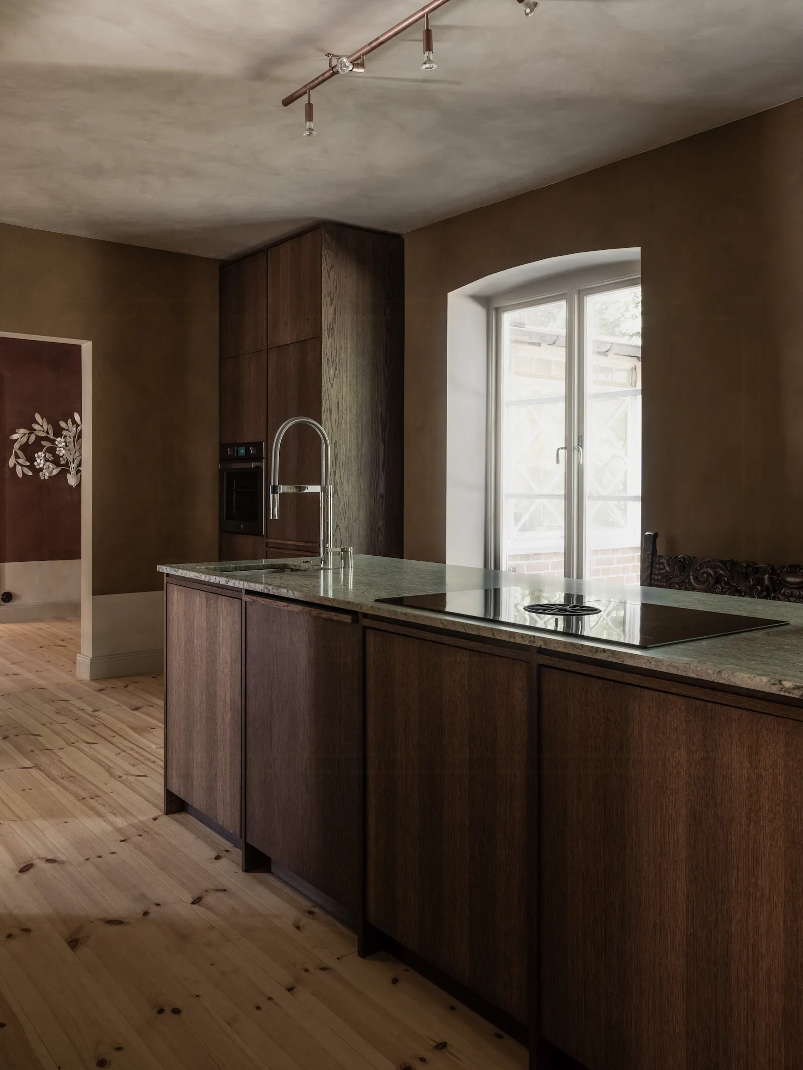 Stilfull gård med designinteriör på Österlen – bild 7 av 24