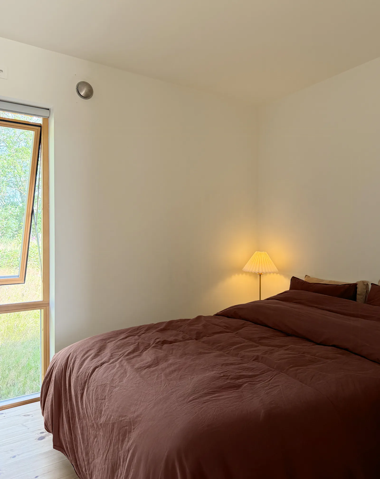 Arkitektritat hus på äng i Torekov – bild 12 av 24