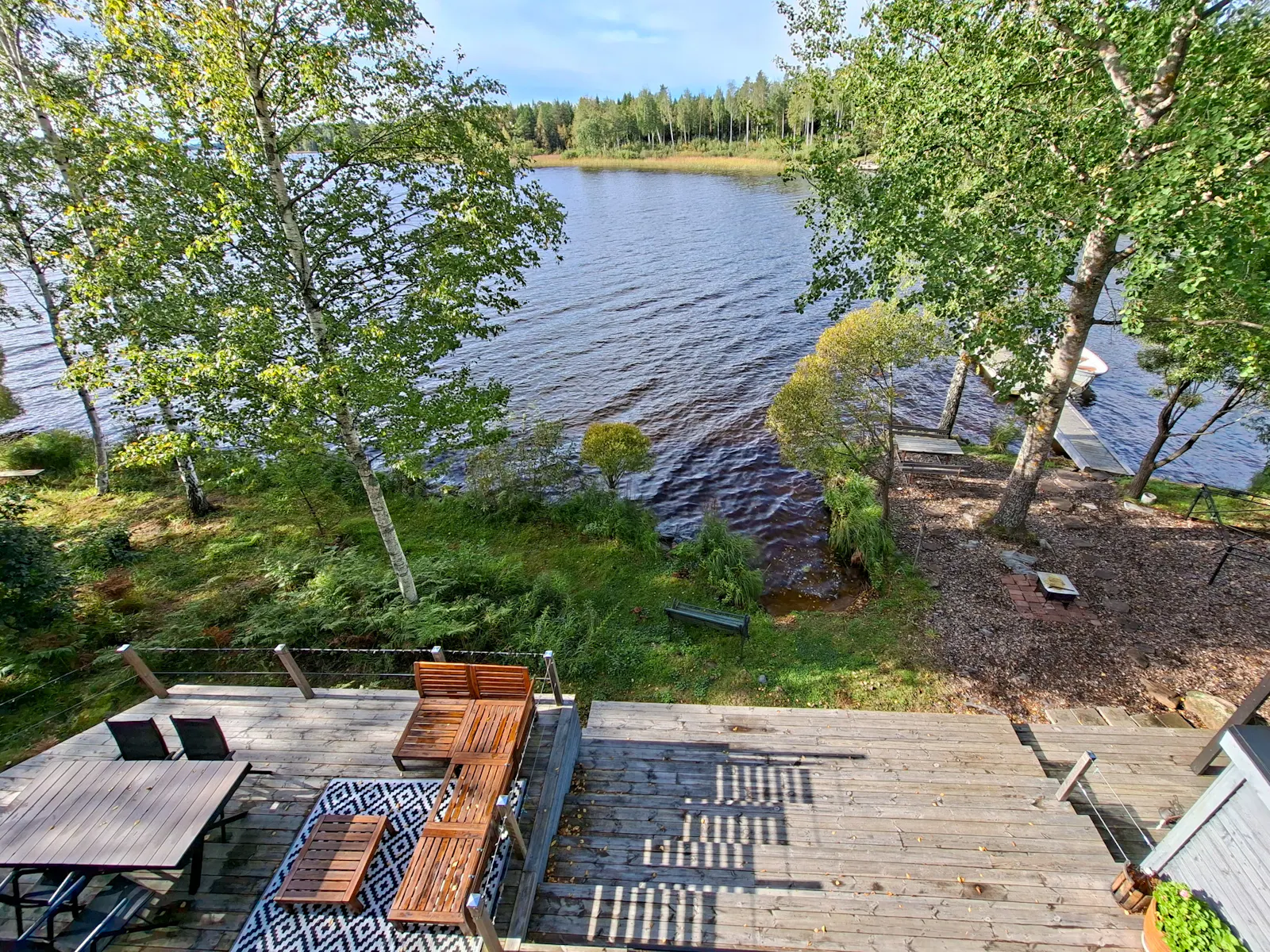 Stuga med sjöutsikt och båtliv vid Storsjön – bild 18 av 24
