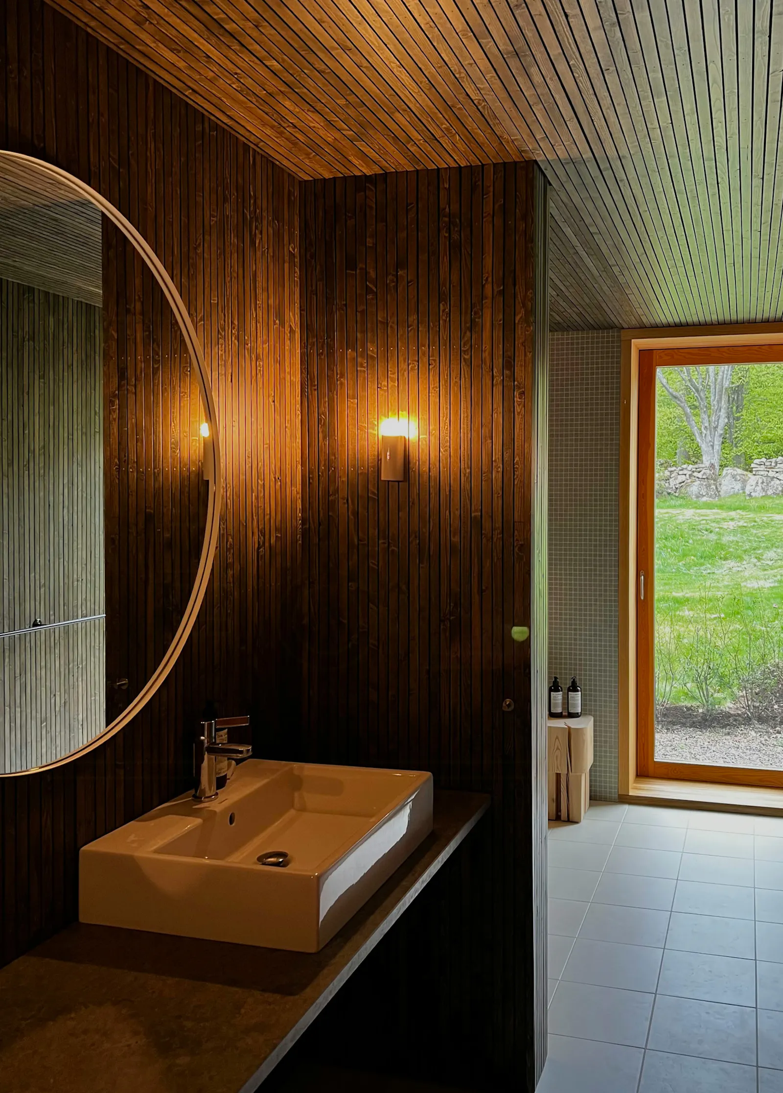 Designergård med bastu vid bäck i Hallands bokskog – bild 19 av 24