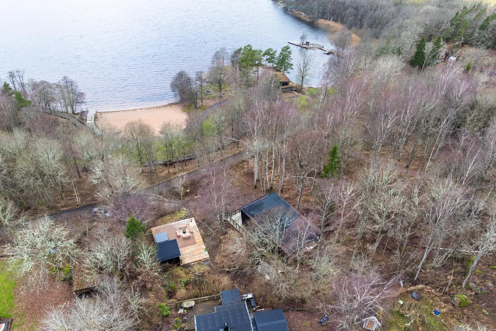 Modern skogsvilla med havsutsikt och bastu – bild 2 av 24
