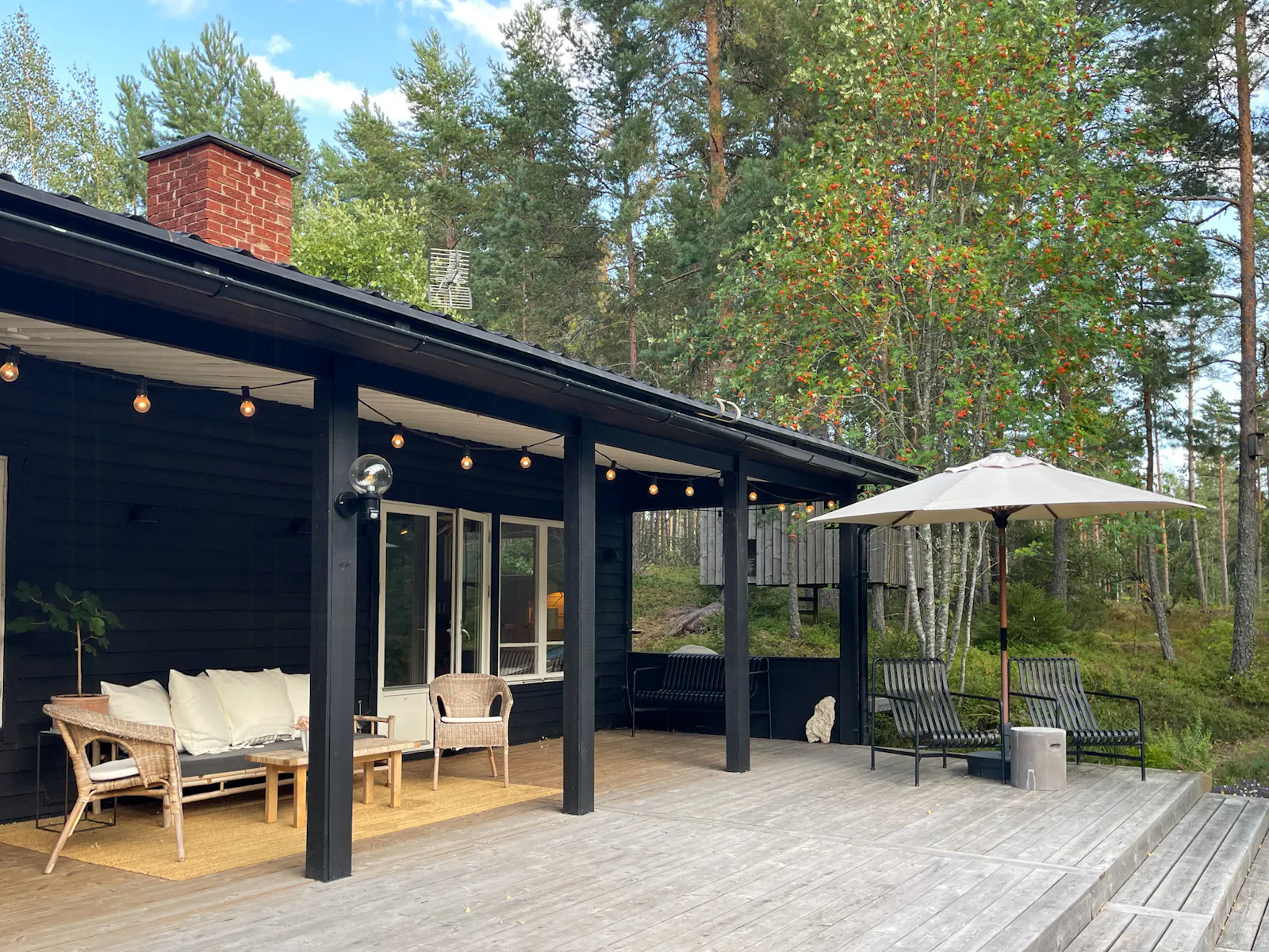 Hus vid skogen mellan Strängnäs och Stockholm – bild 2 av 24