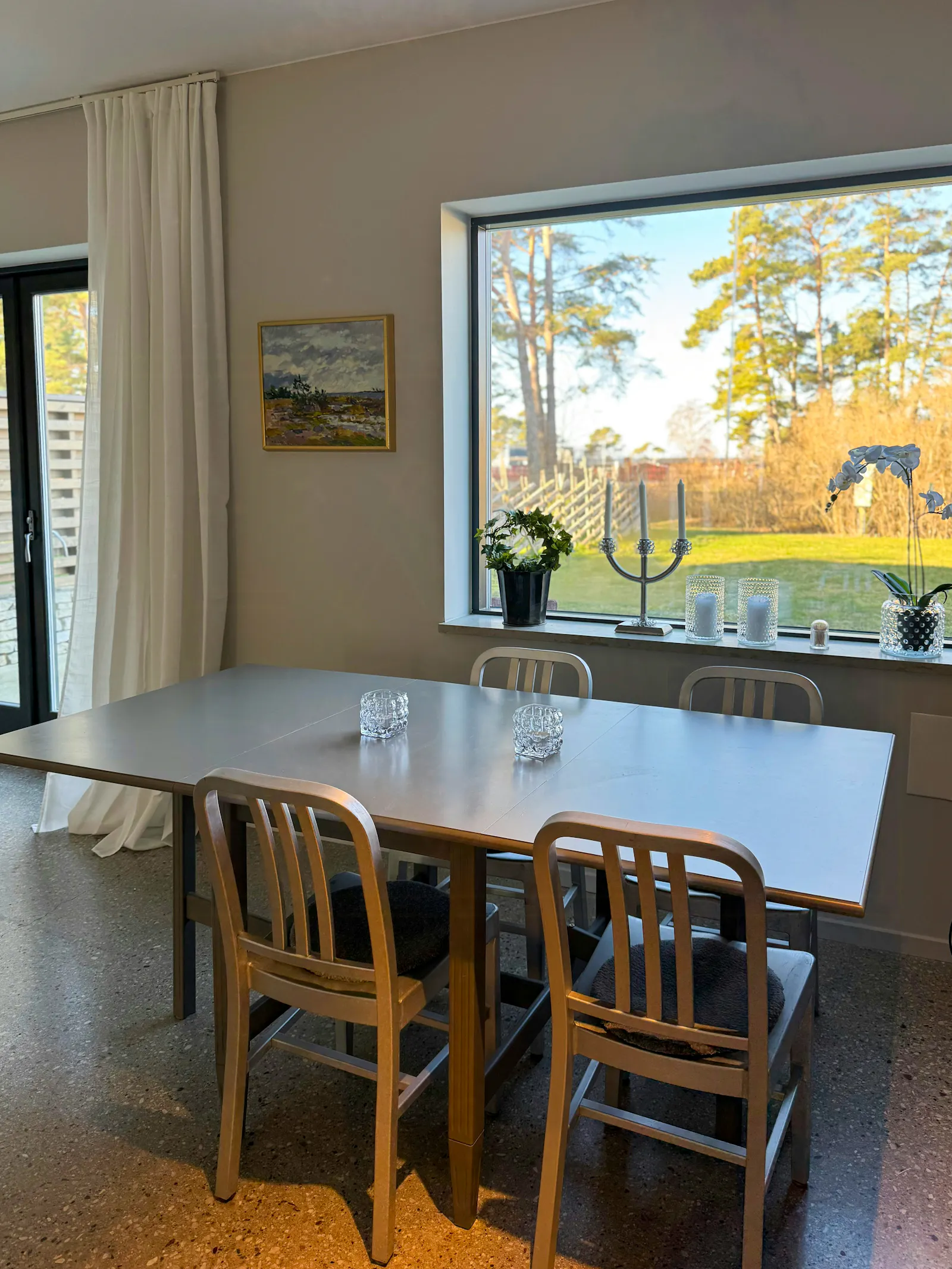 Modernt radhus med sol och uteplats på Gotland – bild 6 av 17