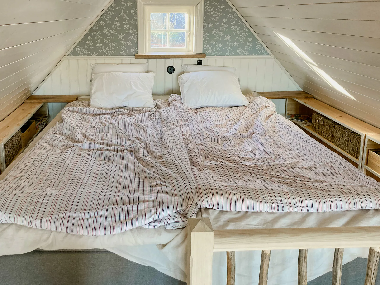 Stuga av skogens virke nära Örkelljunga – bild 13 av 21