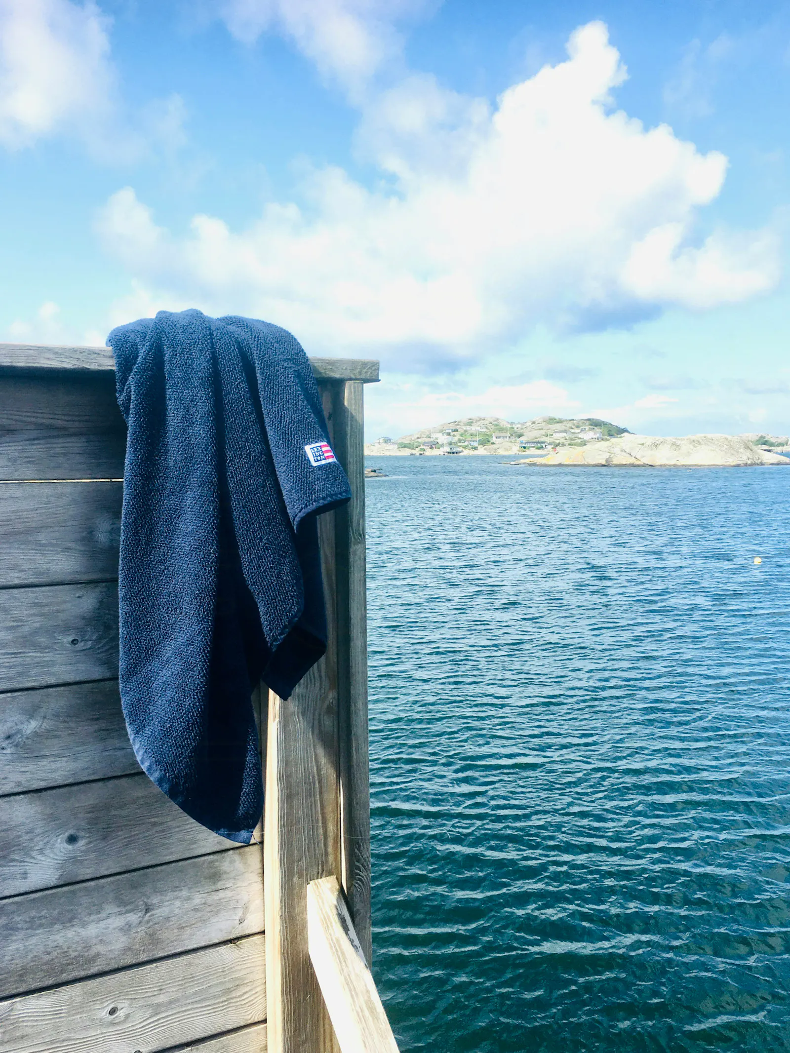 Stuga med havsutsikt på skärgårdsön Kårholmen – bild 11 av 13