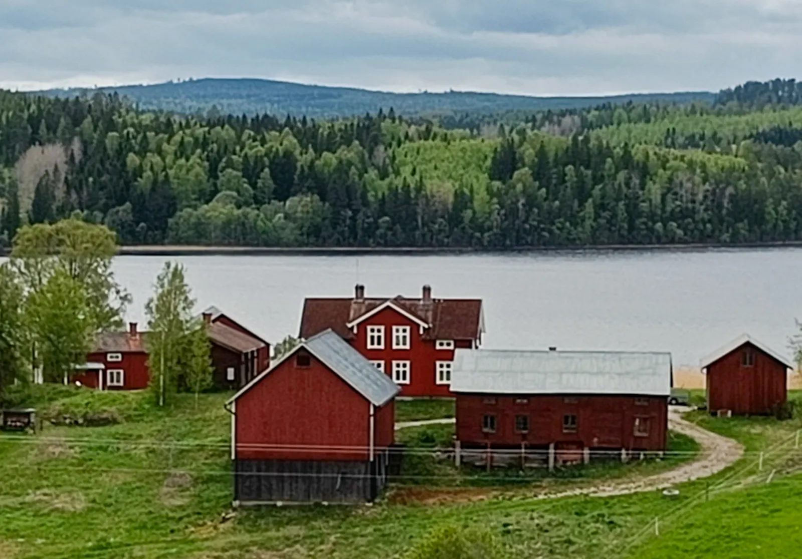 Sekelskifteshus nära Vikarn med fiske och vandring – bild 5 av 24