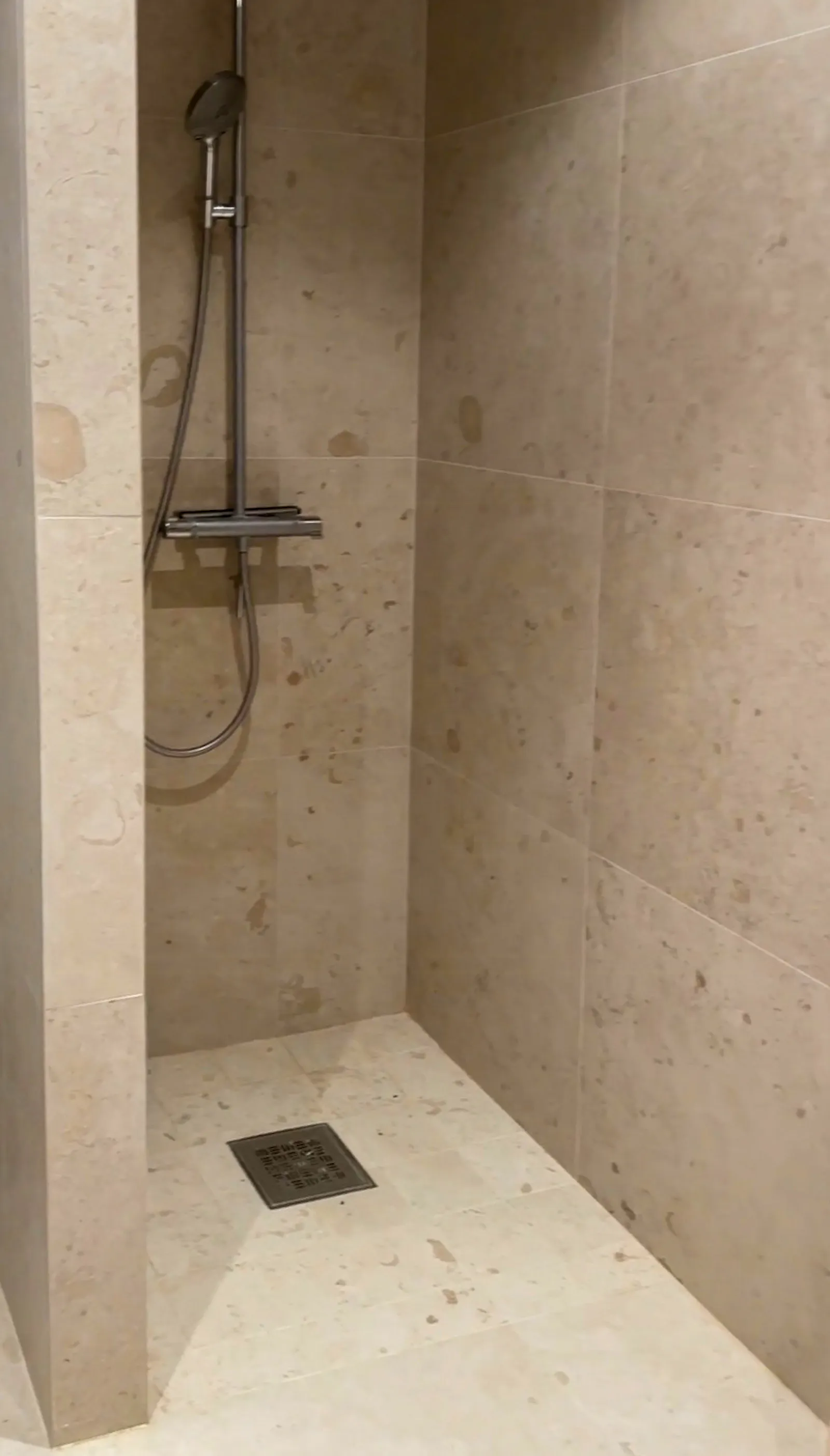 Nybyggt hus med sjöutsikt vid Vevungen – bild 16 av 24