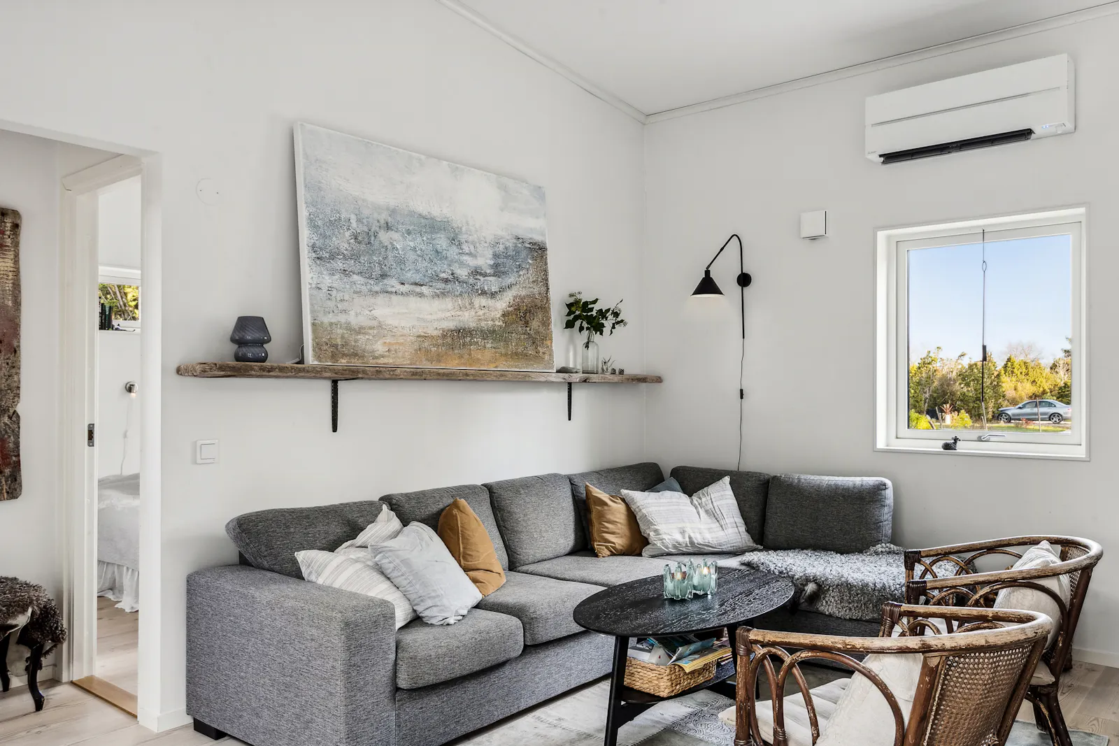 Arkitektritat hus i Fröjel nära stranden – bild 11 av 24