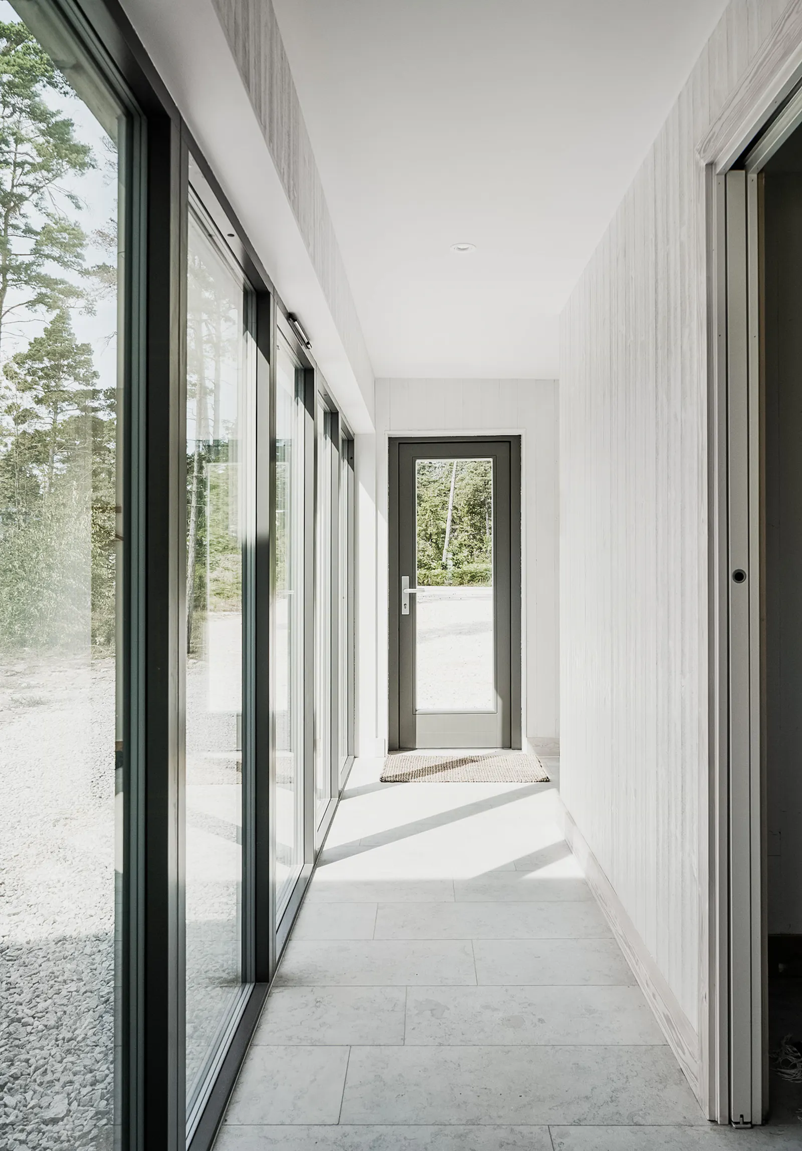 Arkitektritat hus med havsutsikt i Ljugarn – bild 7 av 24