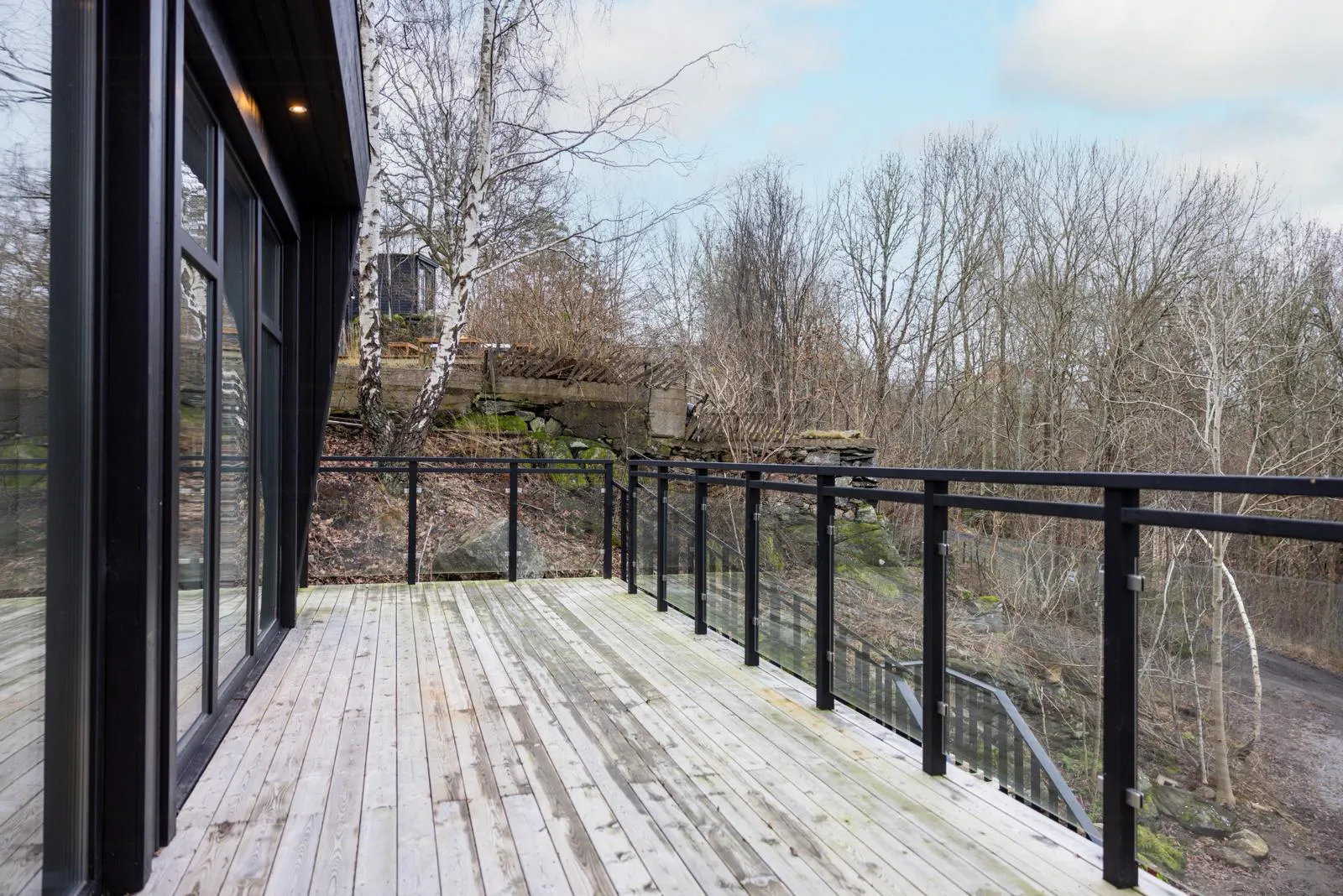 Modern skogsvilla med havsutsikt och bastu – bild 23 av 24