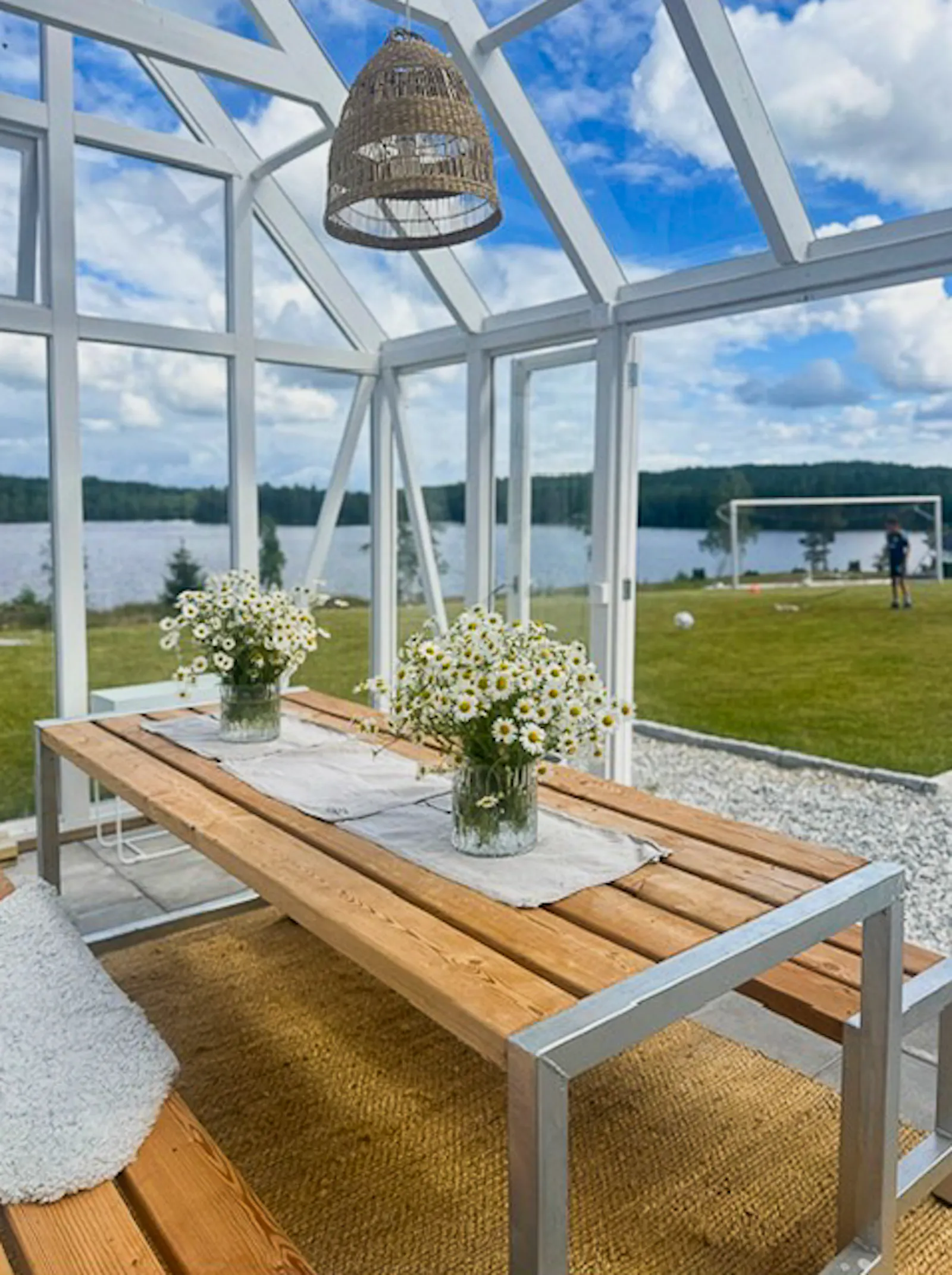 Nybyggt hus med sjöutsikt vid Vevungen – bild 3 av 24