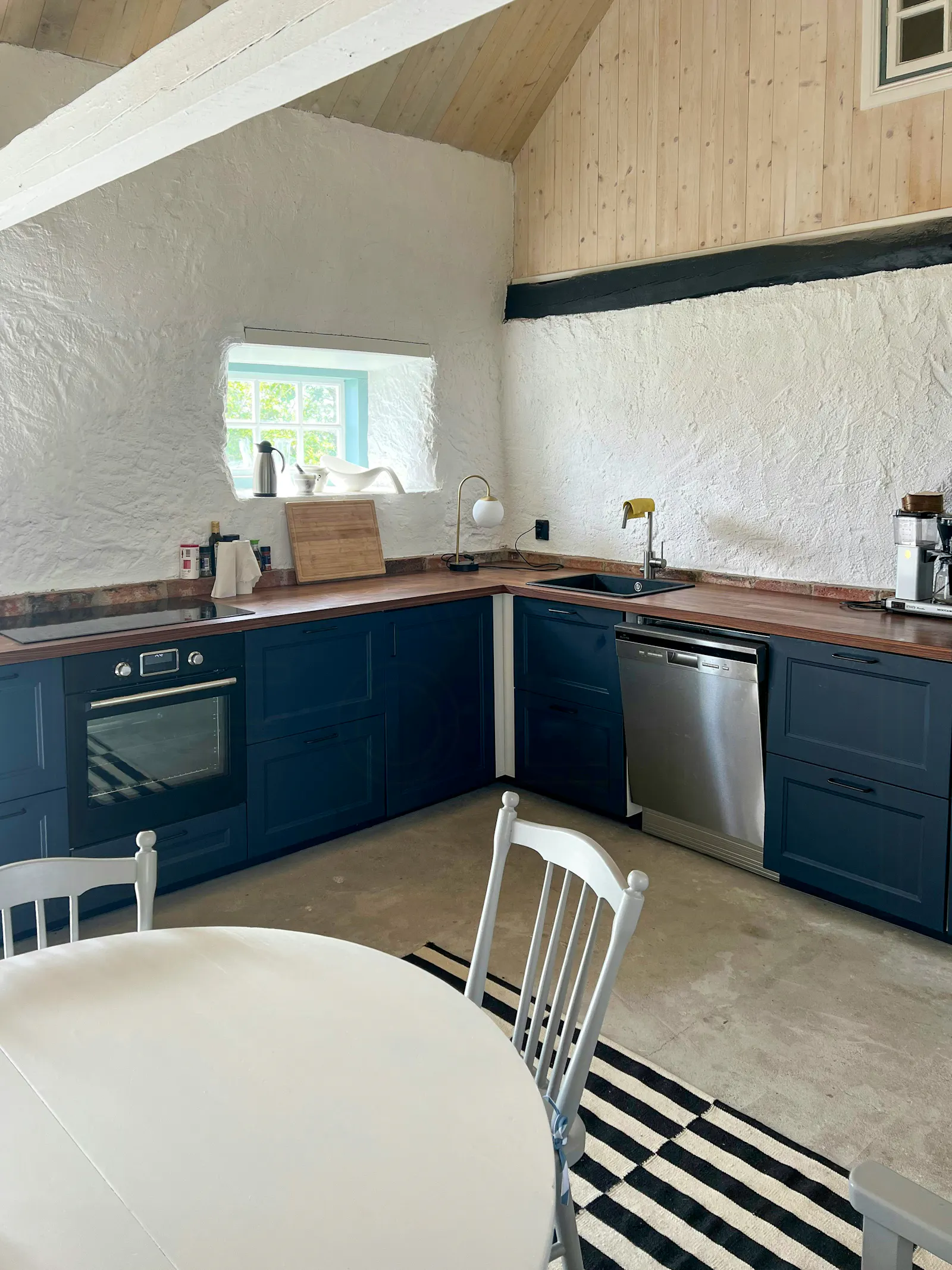Kalkstenhus nära Hoburgsgubben på Gotland – bild 5 av 24