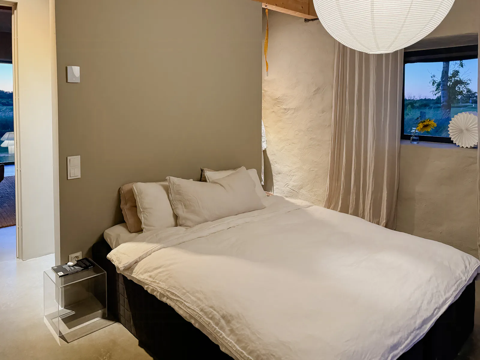 Kalkstensladugård med sikt över sundet på Öland – bild 12 av 24