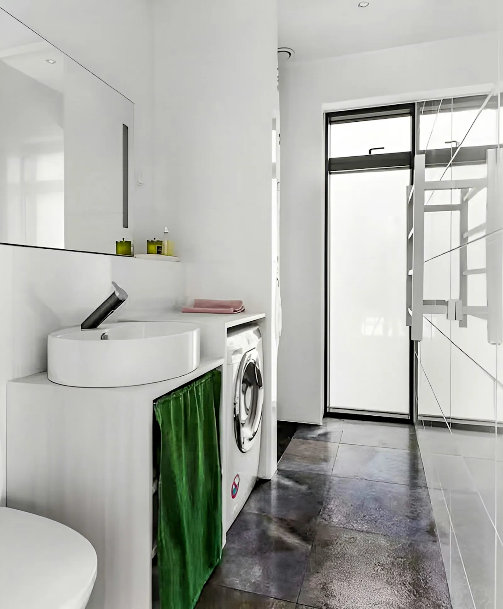 Arkitektritad villa vid klippbad i Höga kusten – bild 12 av 23