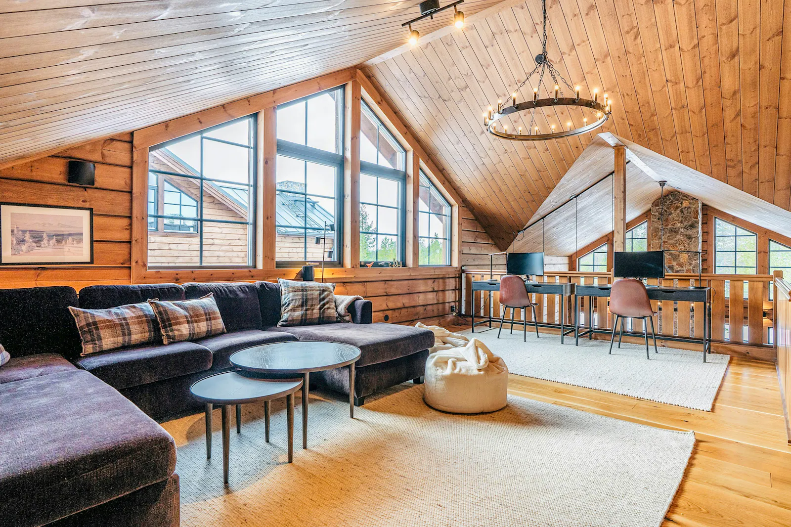 Fjällstuga med hög takhöjd och plats för 11 gäster – bild 14 av 24
