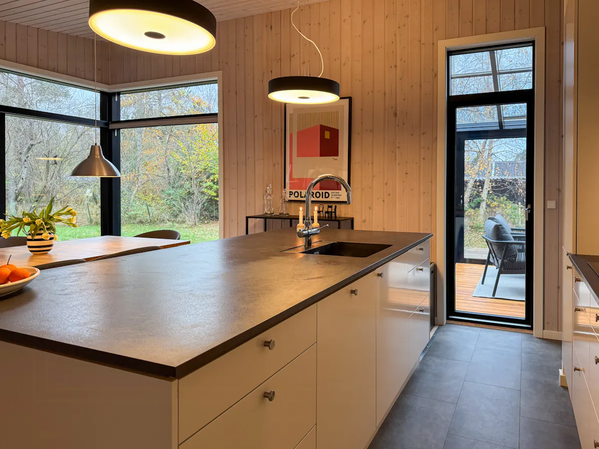 Maison de vacances neuve entre la forêt et la baie de Sejrø