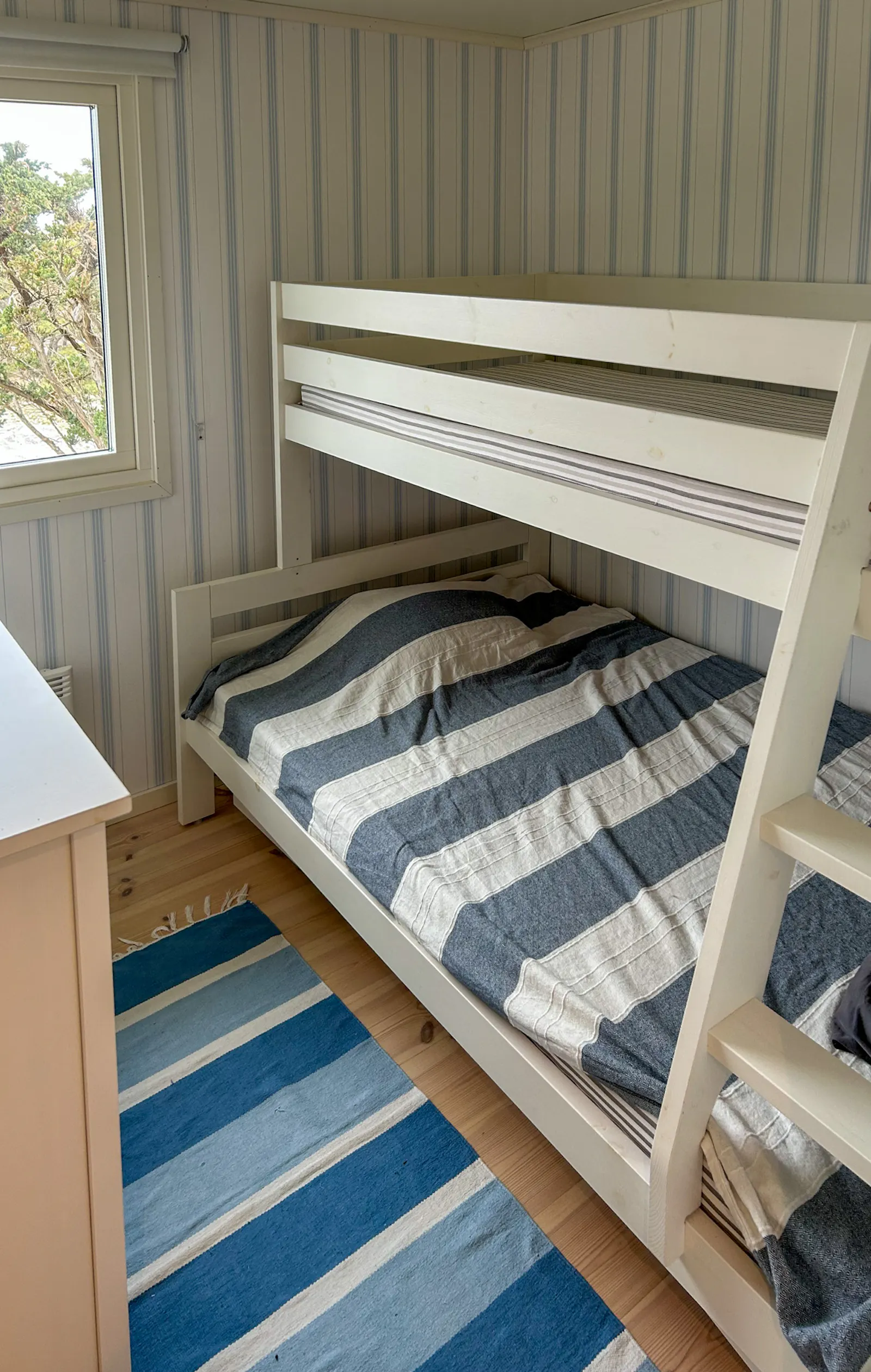 Havsnära hus med pool vid Hällevikstrand – bild 16 av 24