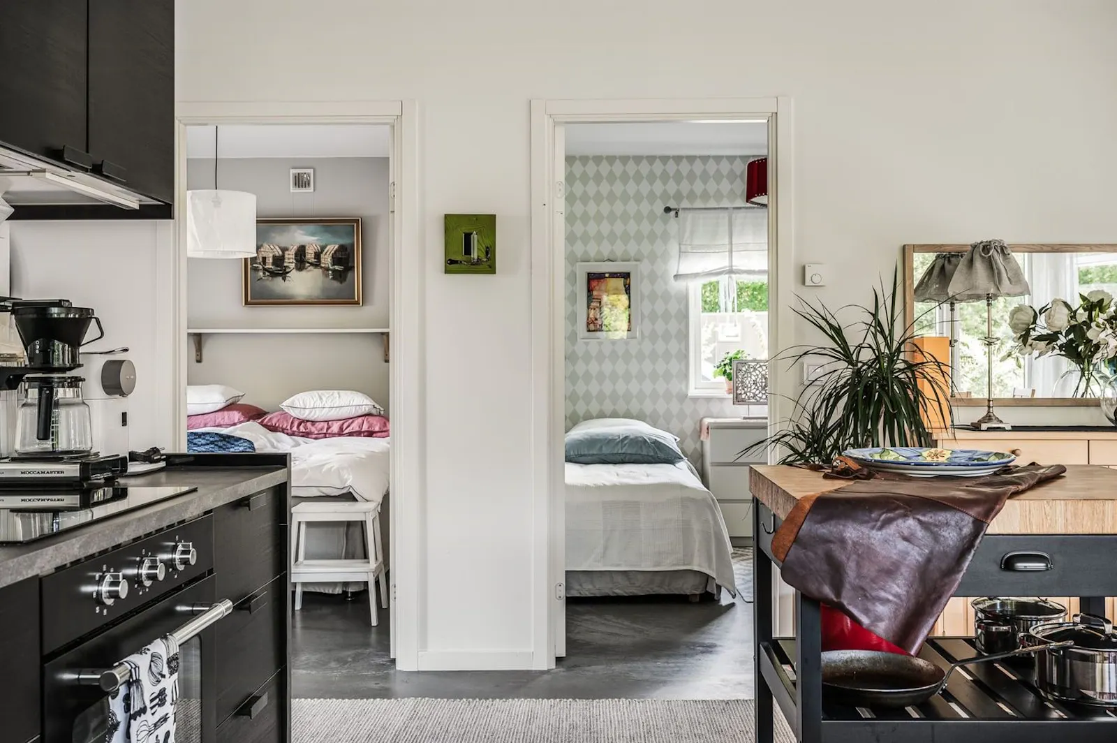 Nybyggt arkitektritat hus vid havet i Sandviken – bild 6 av 23