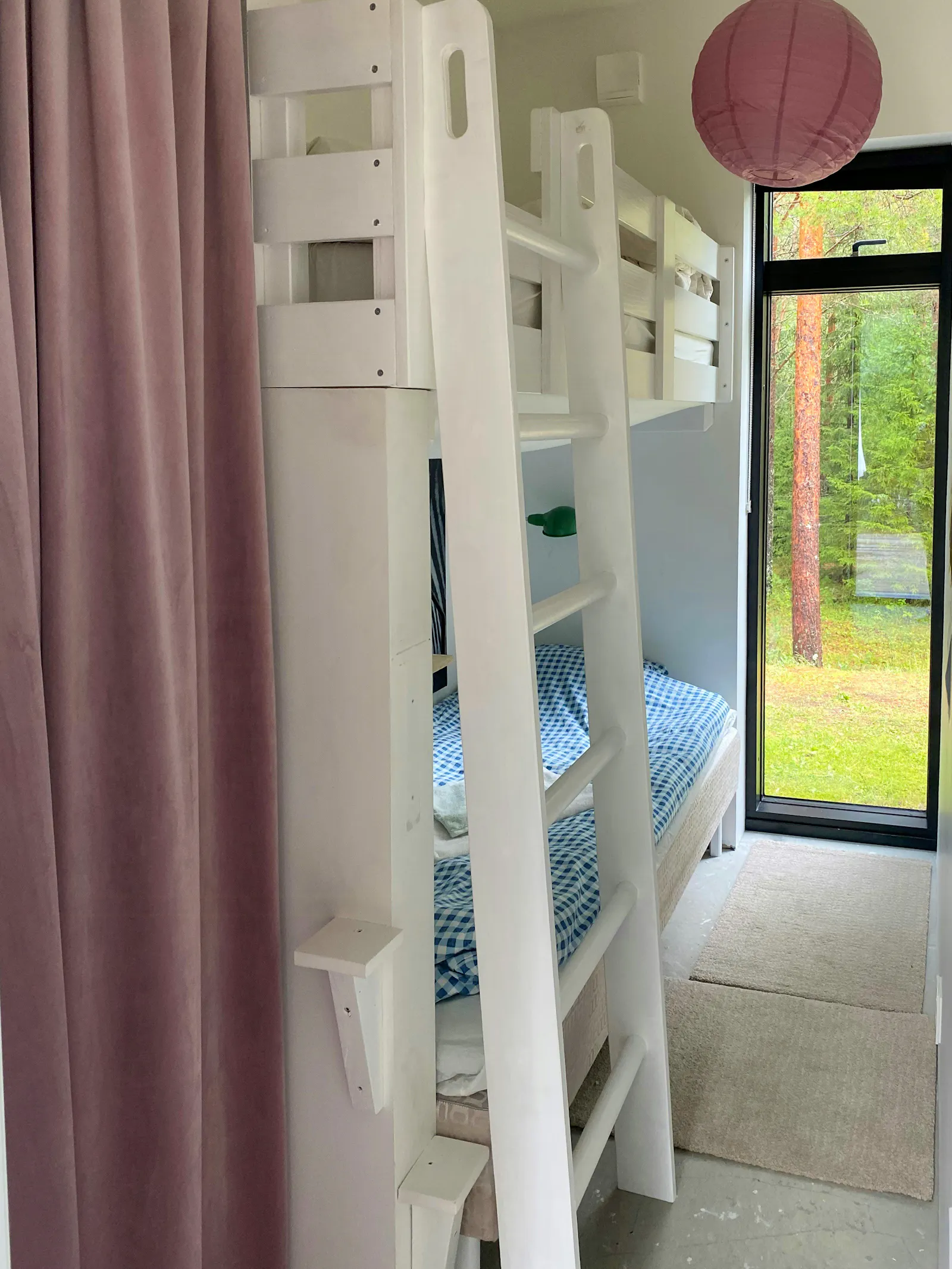 Arkitektritad villa vid klippbad i Höga kusten – bild 10 av 23