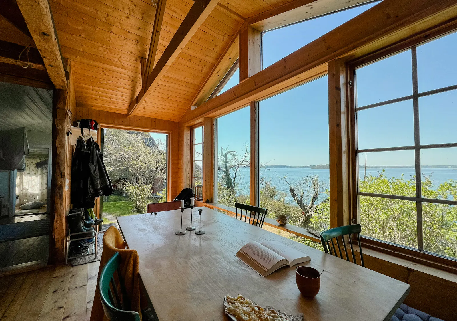 Stuga med panoramautsikt i naturreservat – bild 10 av 24