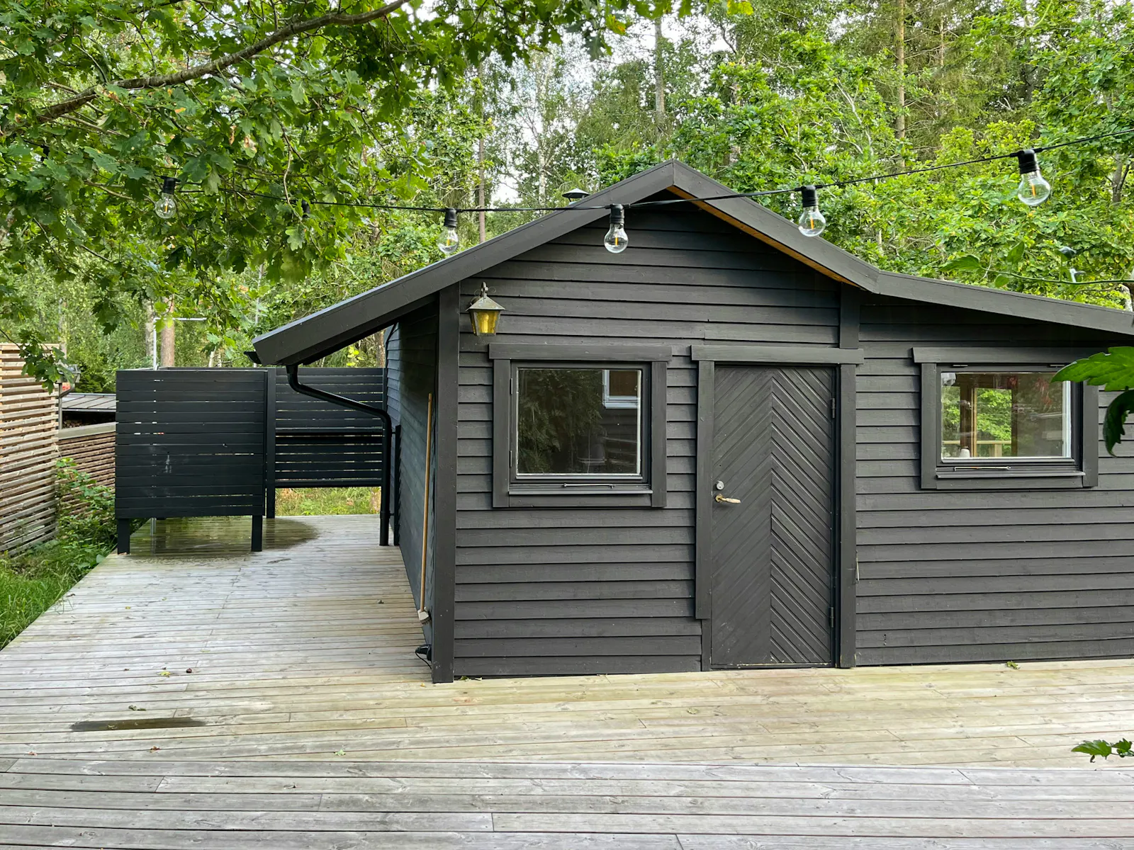 Skogsstuga nära sjöar i Stockholms skärgård – bild 17 av 24