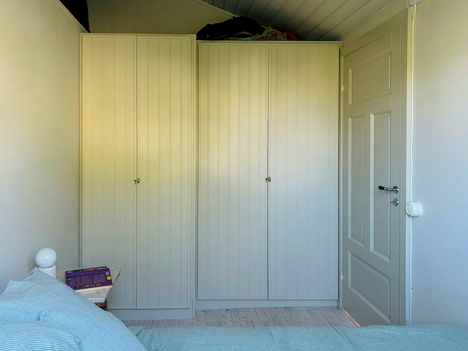 Stuga med glasveranda vid Apelvikens strand – bild 20 av 24