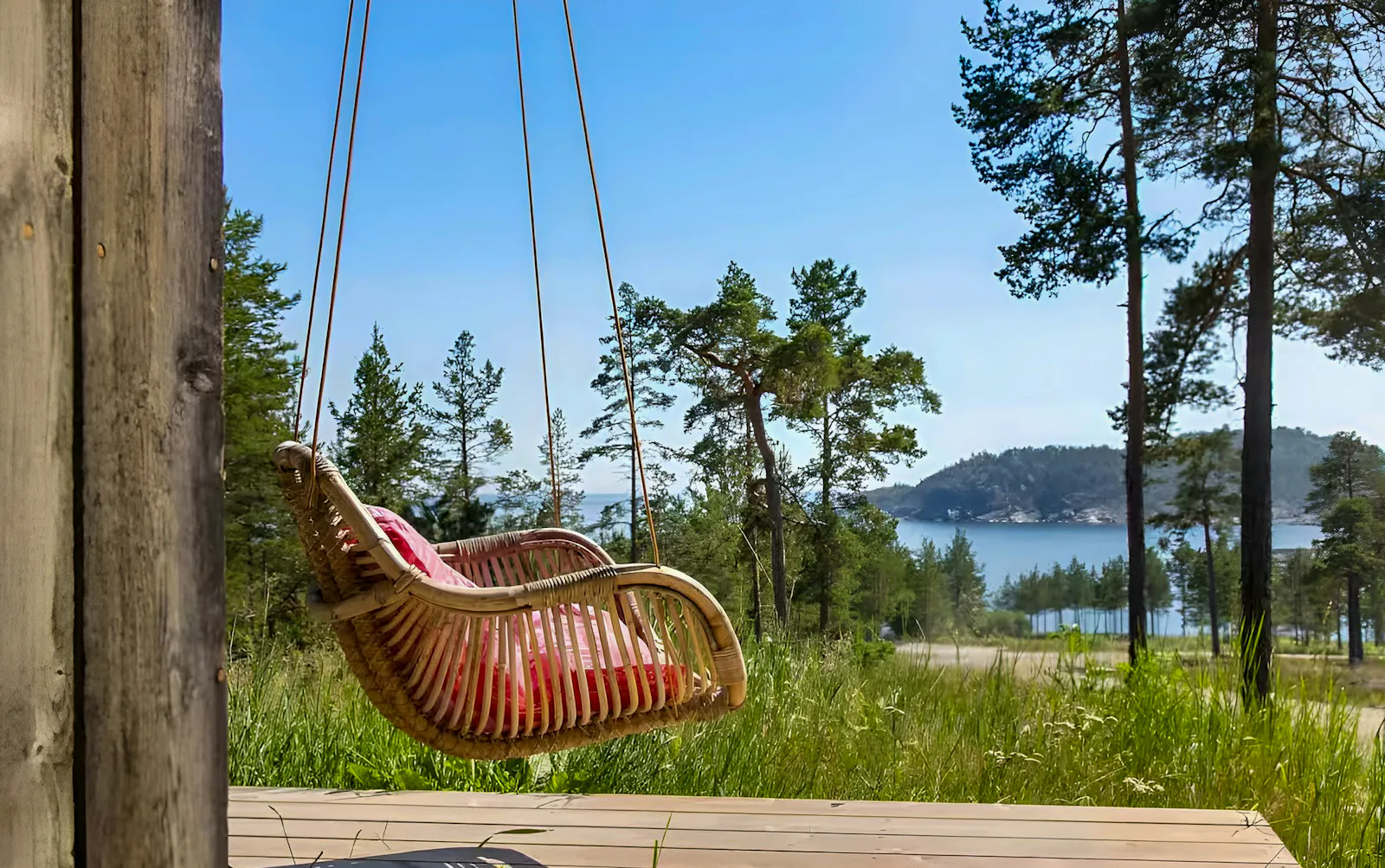 Arkitektritad villa vid klippbad i Höga kusten – bild 15 av 23