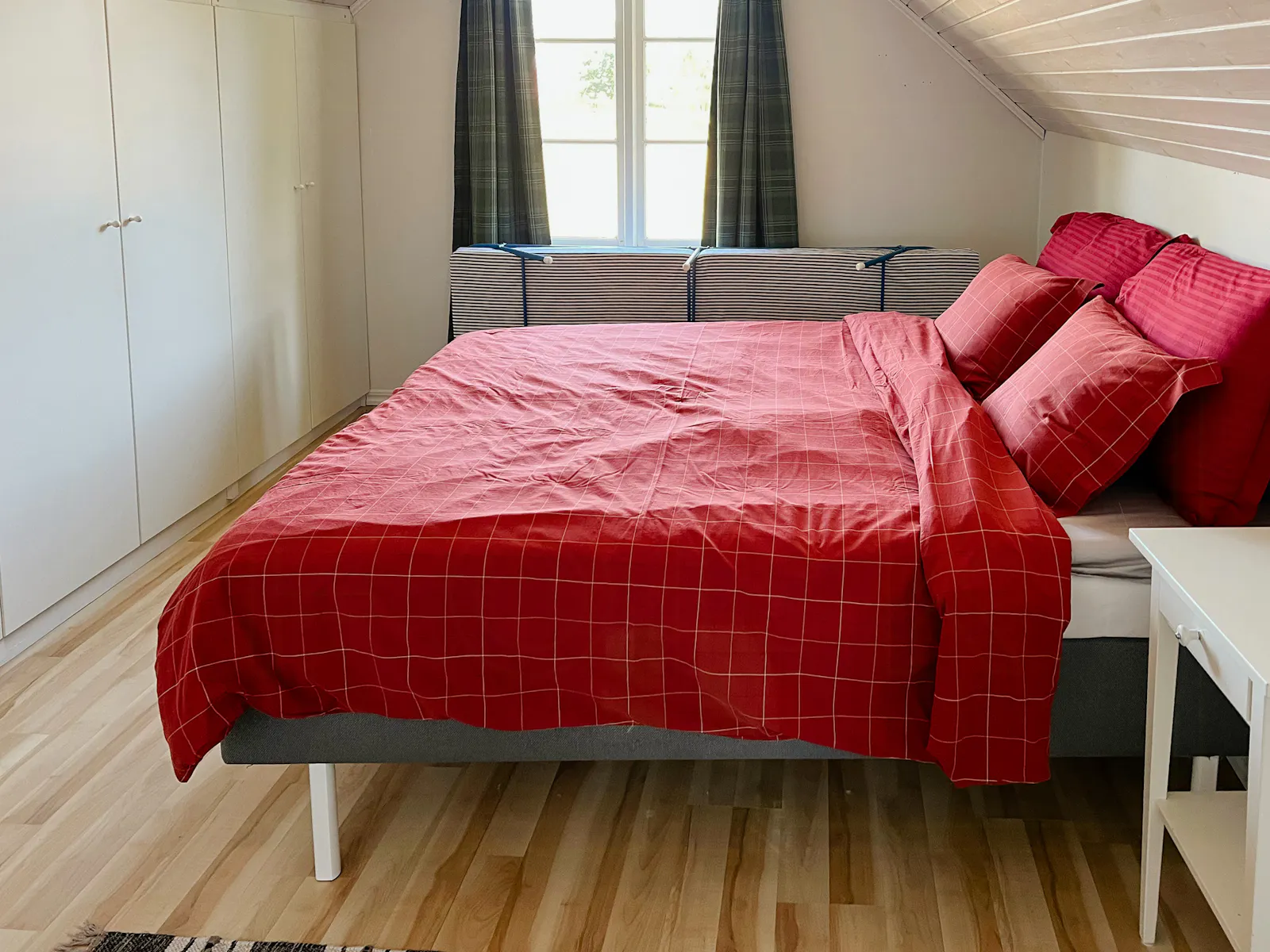 Stuga med glasveranda och vedugn i Kvilla – bild 13 av 21