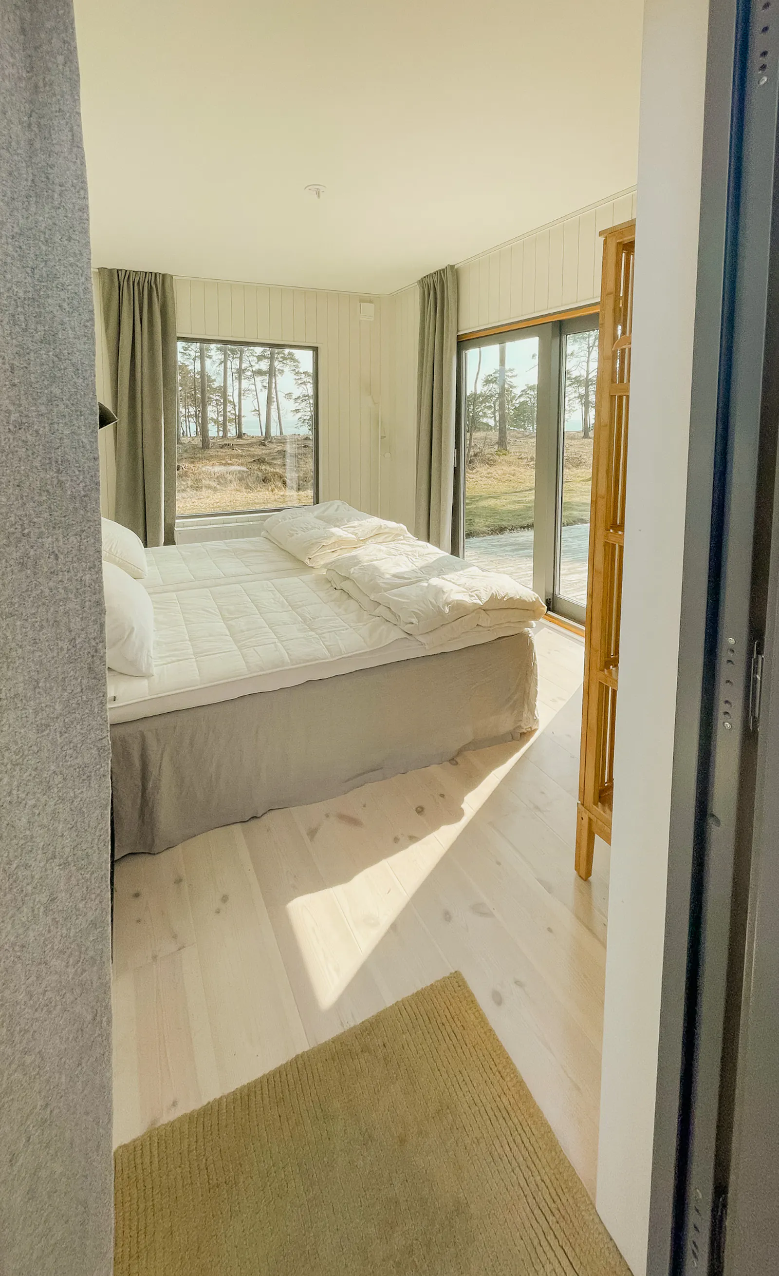 Arkitektritat hus med havsutsikt i Ljugarn – bild 13 av 24