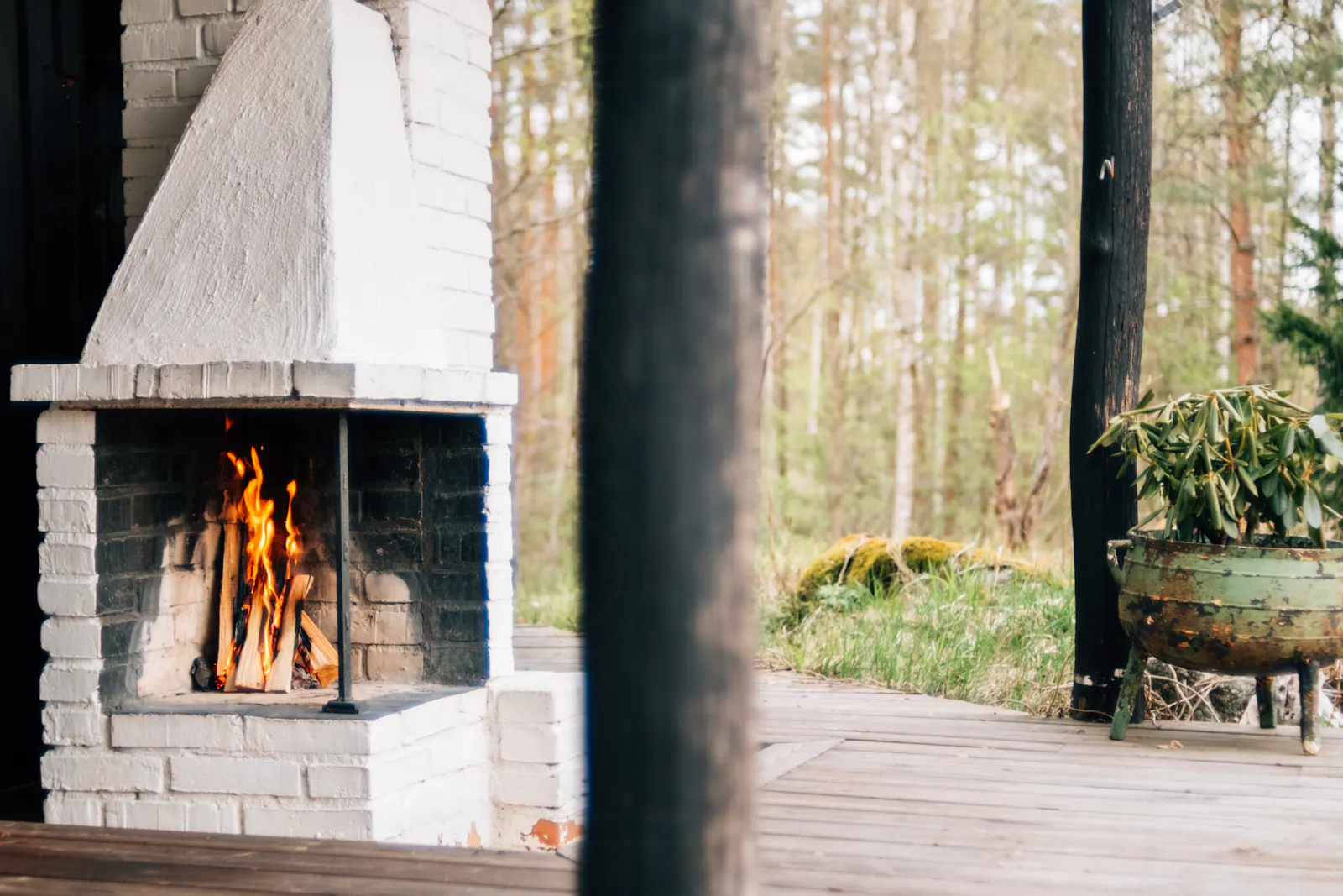 Arkitektritad stuga från 60-talet mitt i skogen – bild 24 av 24